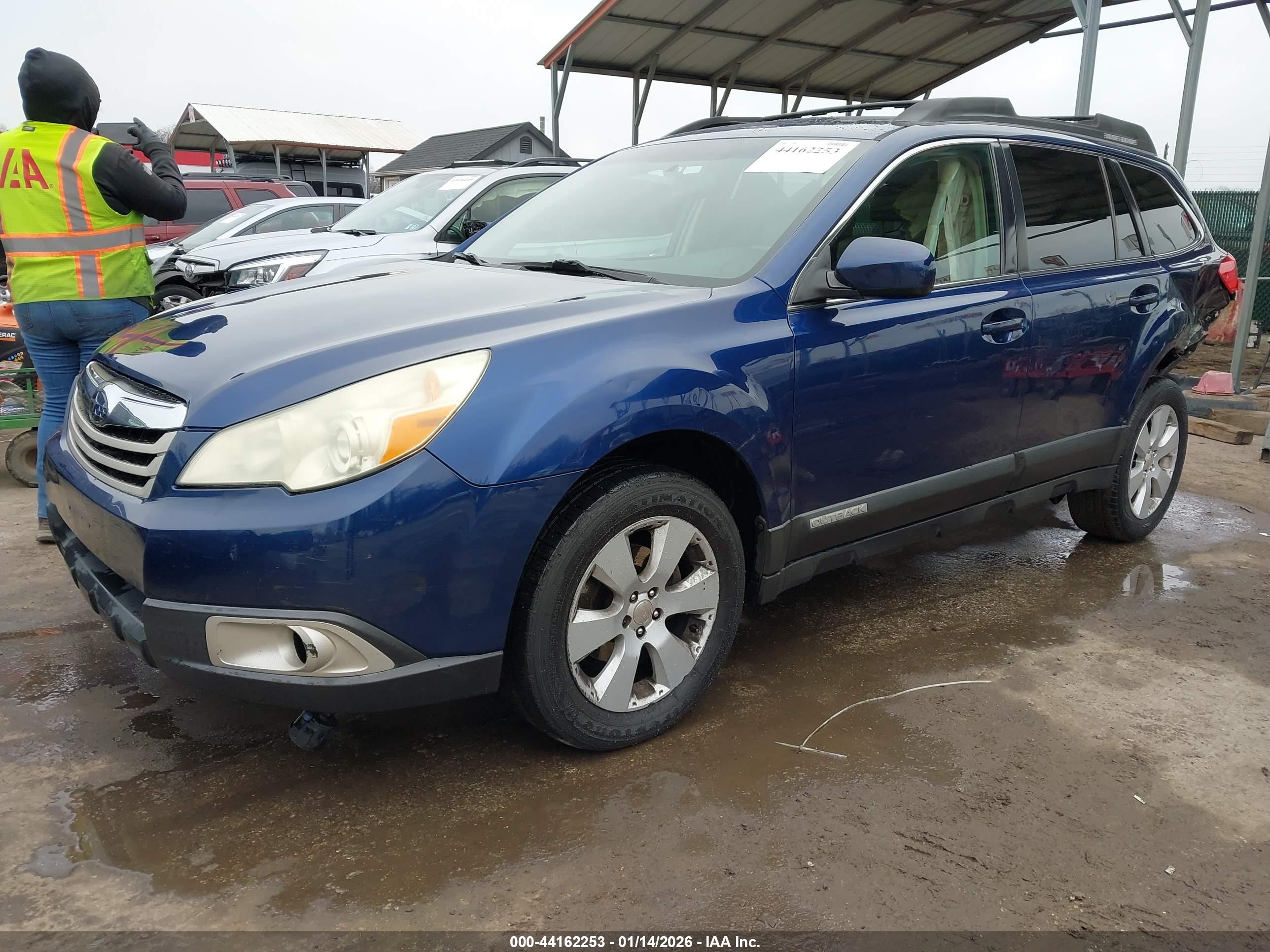 SUBARU OUTBACK image 2