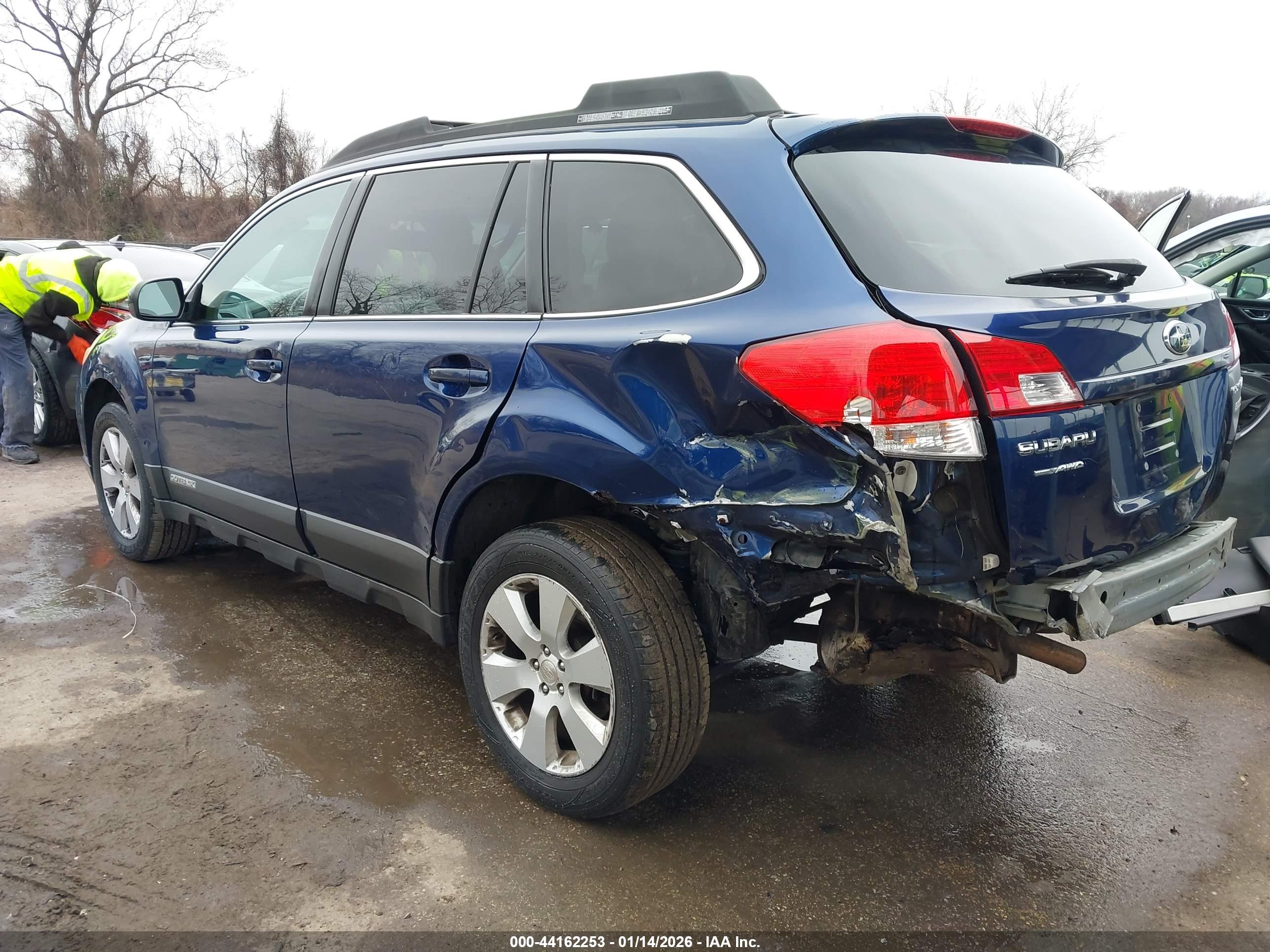 SUBARU OUTBACK image 3