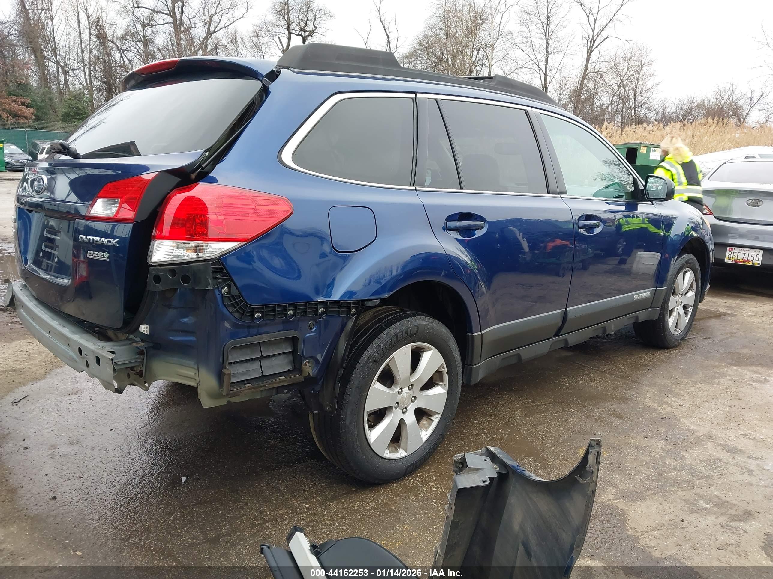 SUBARU OUTBACK image 4