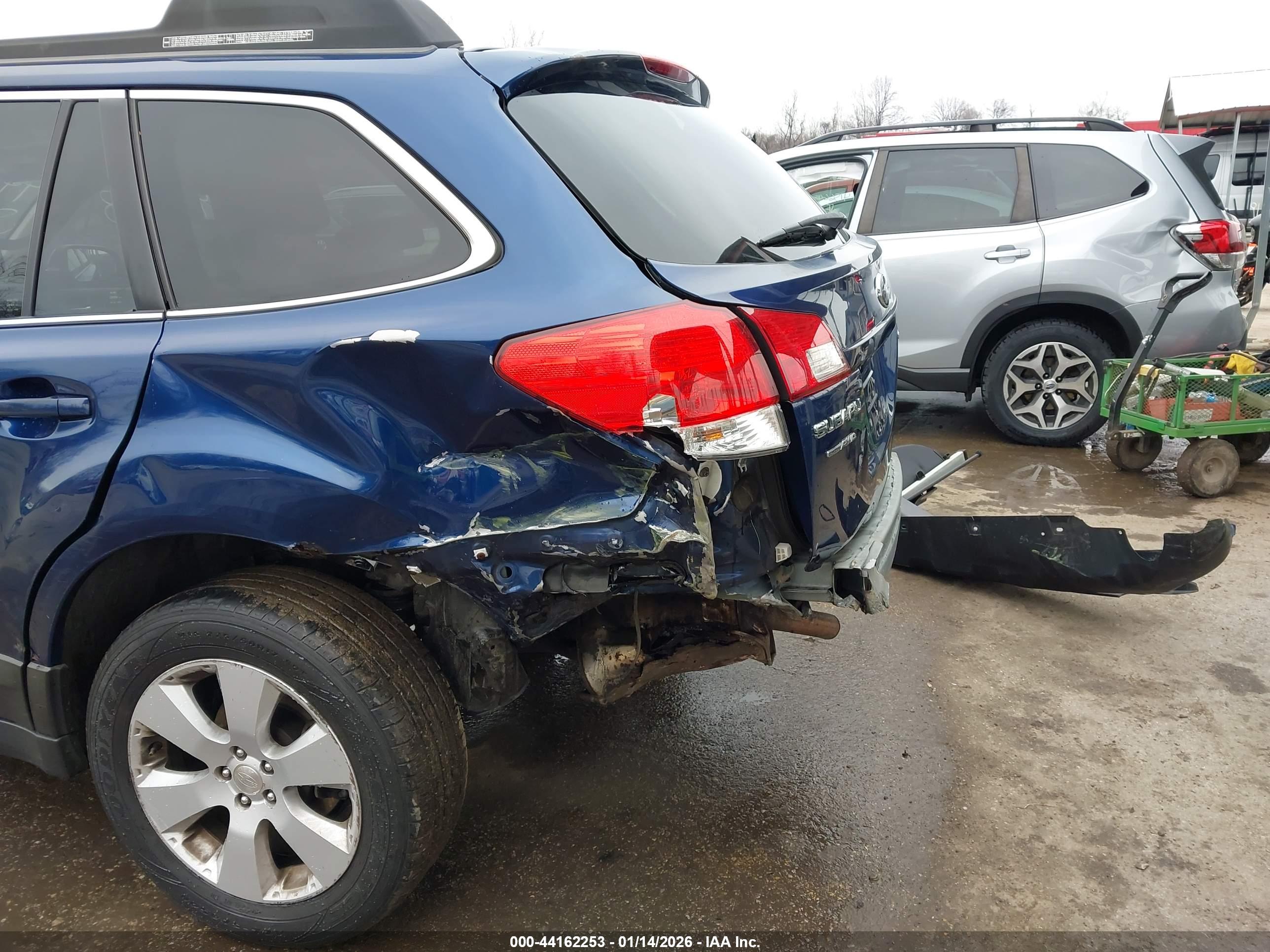 SUBARU OUTBACK image 6