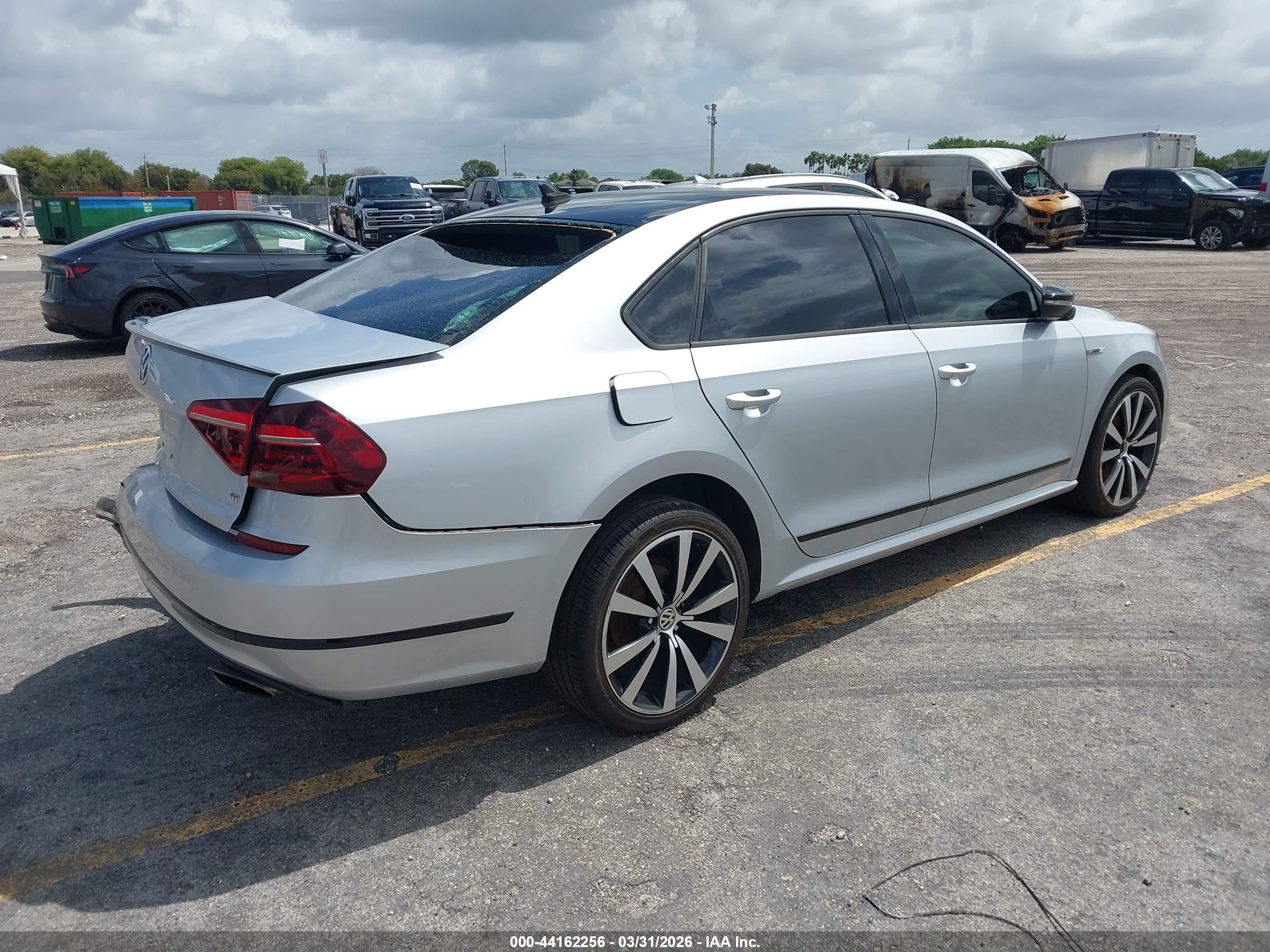 VOLKSWAGEN PASSAT image 4