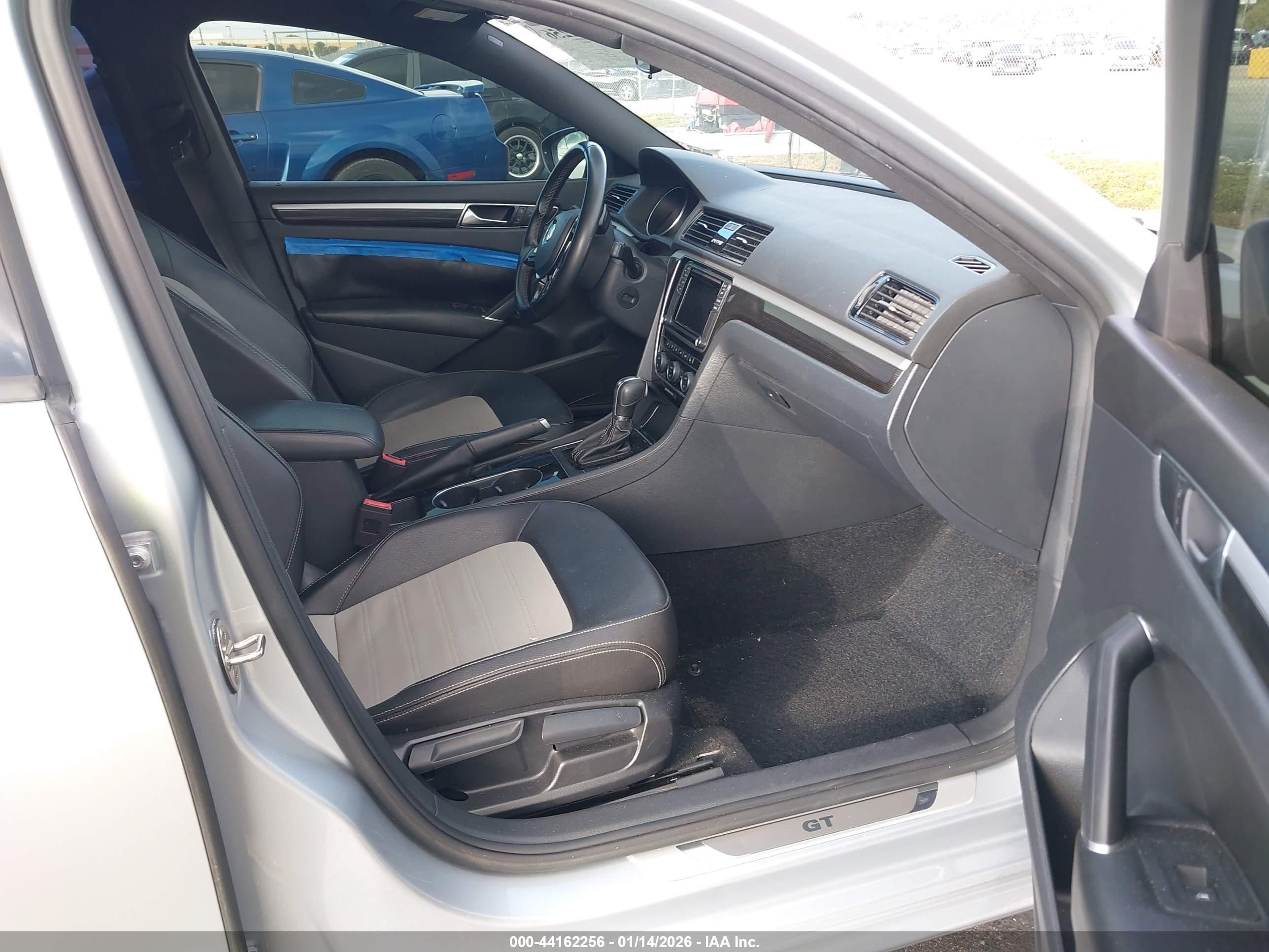 VOLKSWAGEN PASSAT image 5