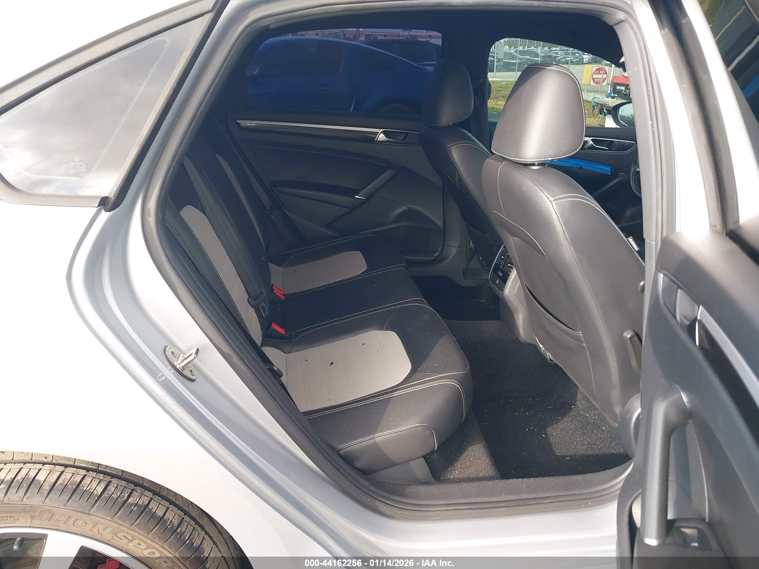 VOLKSWAGEN PASSAT image 8