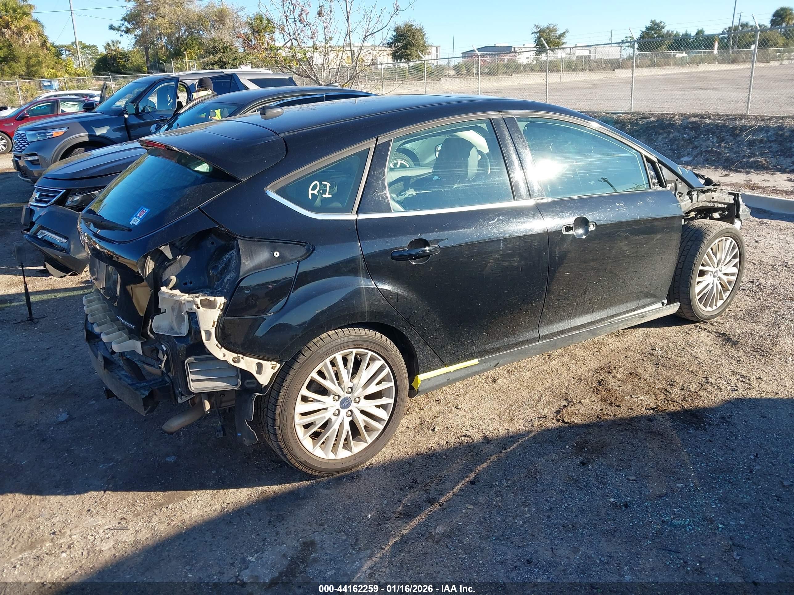 FORD FOCUS image 4