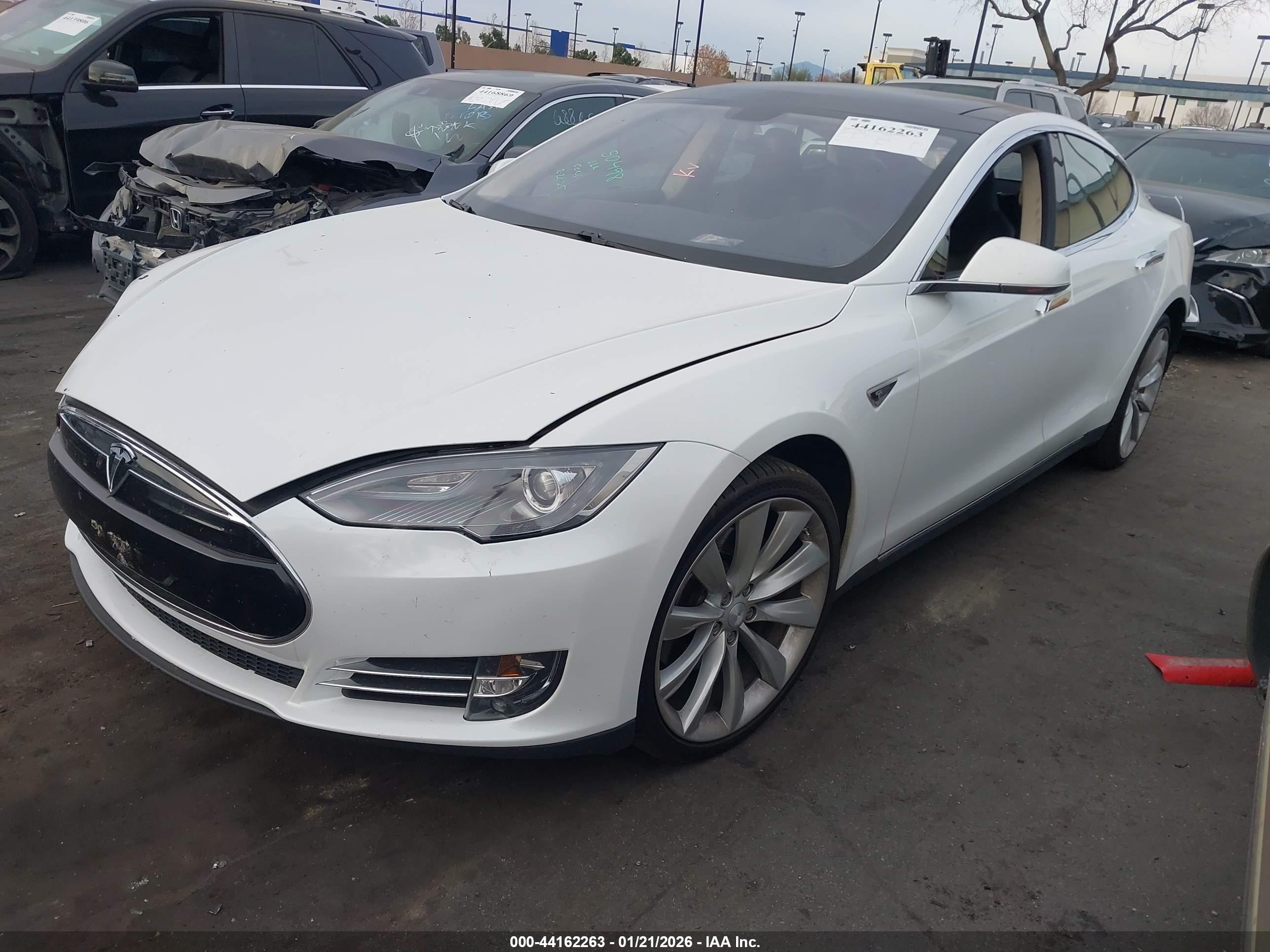 TESLA MODEL image 2