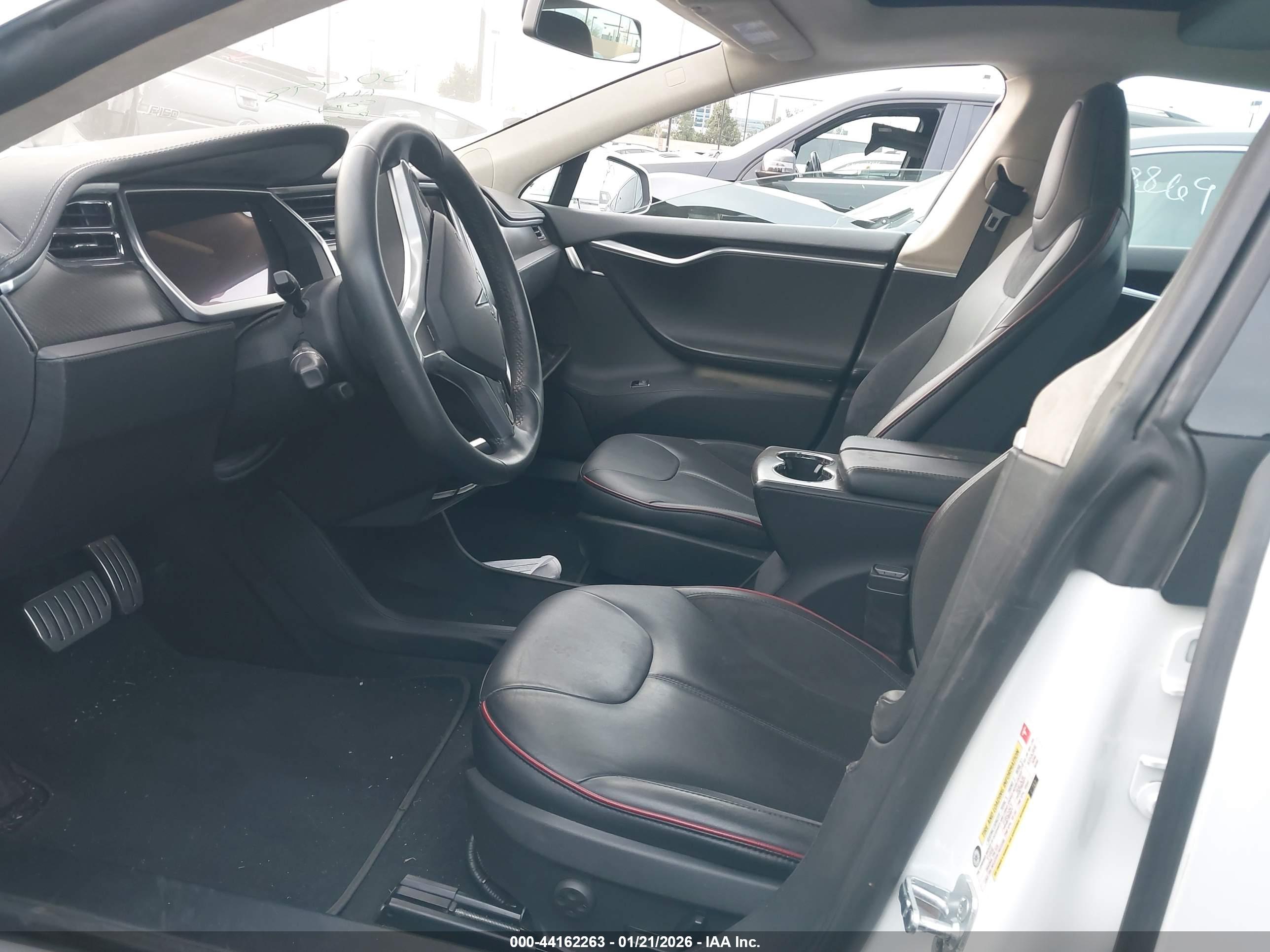 TESLA MODEL image 5