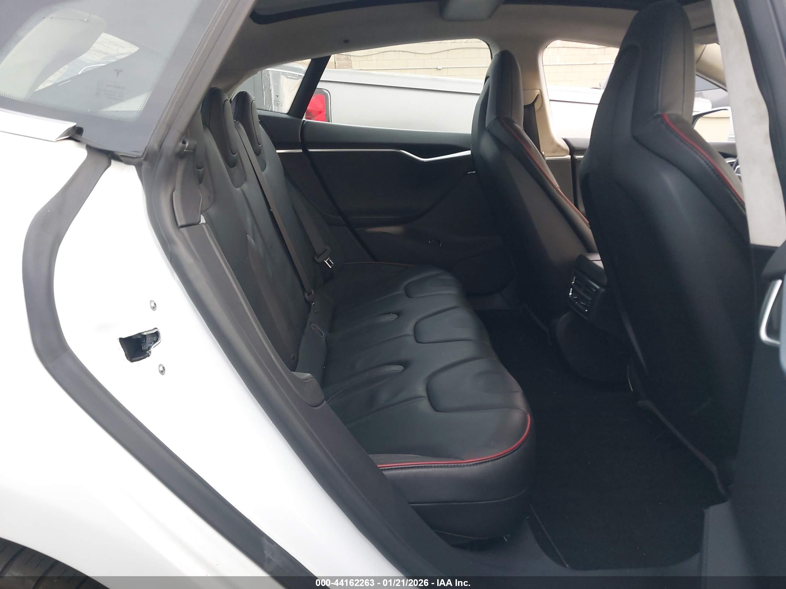 TESLA MODEL image 8