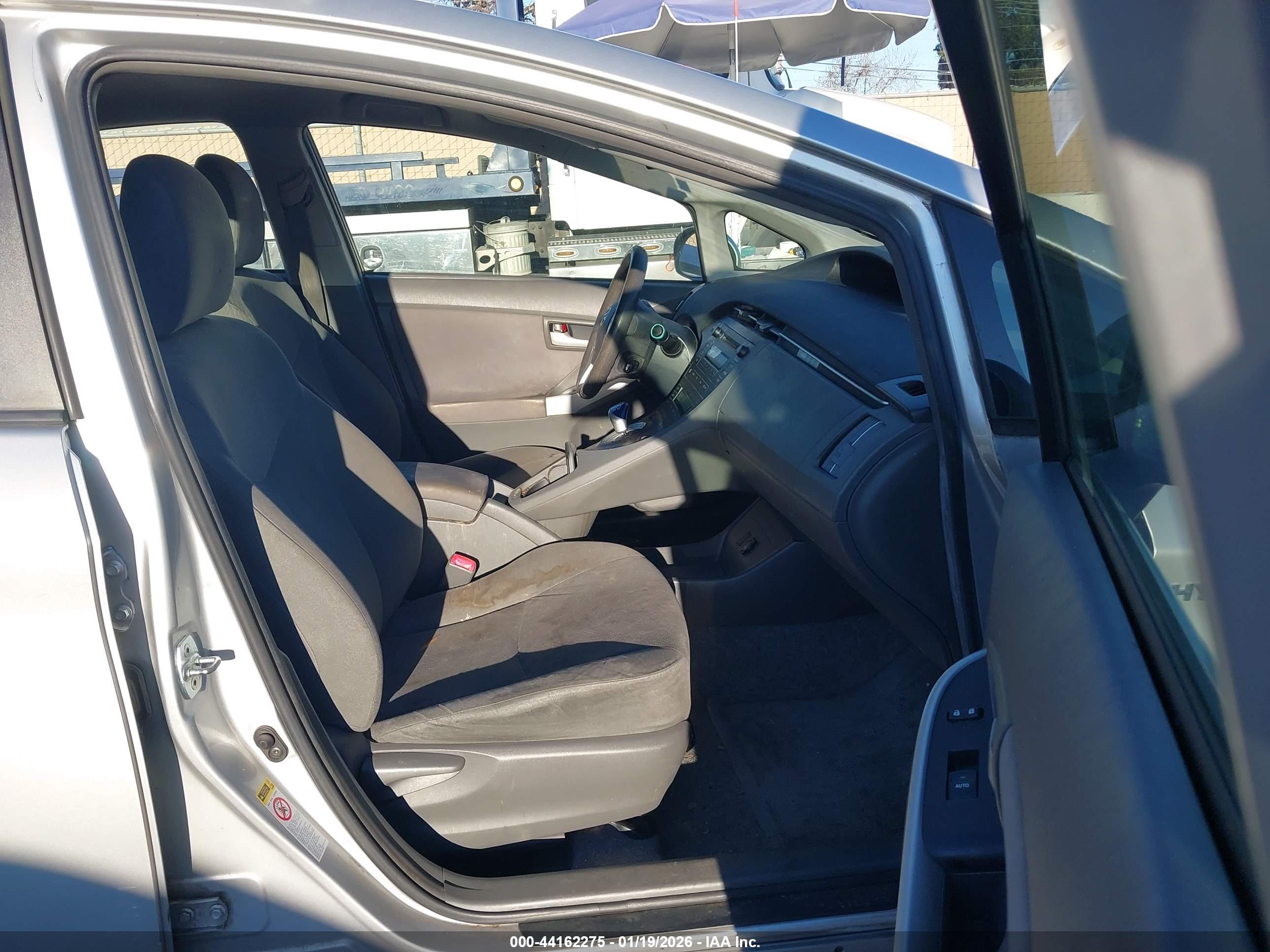 TOYOTA PRIUS image 5