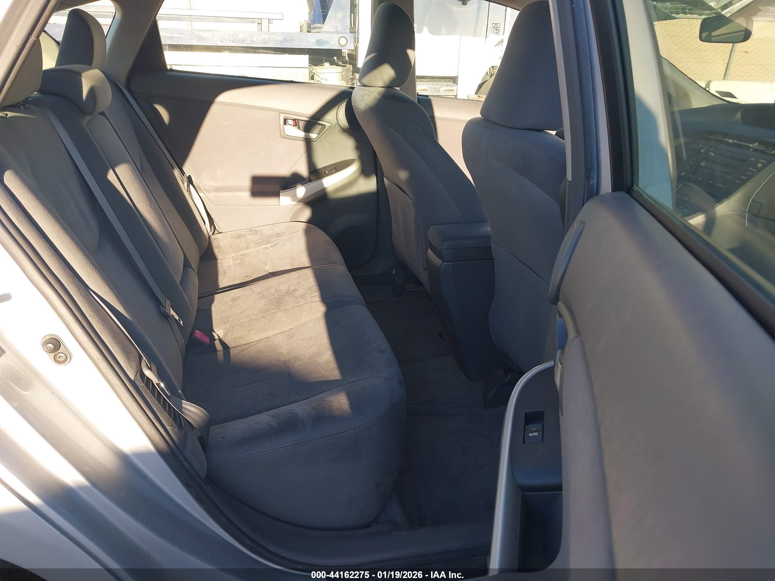 TOYOTA PRIUS image 8