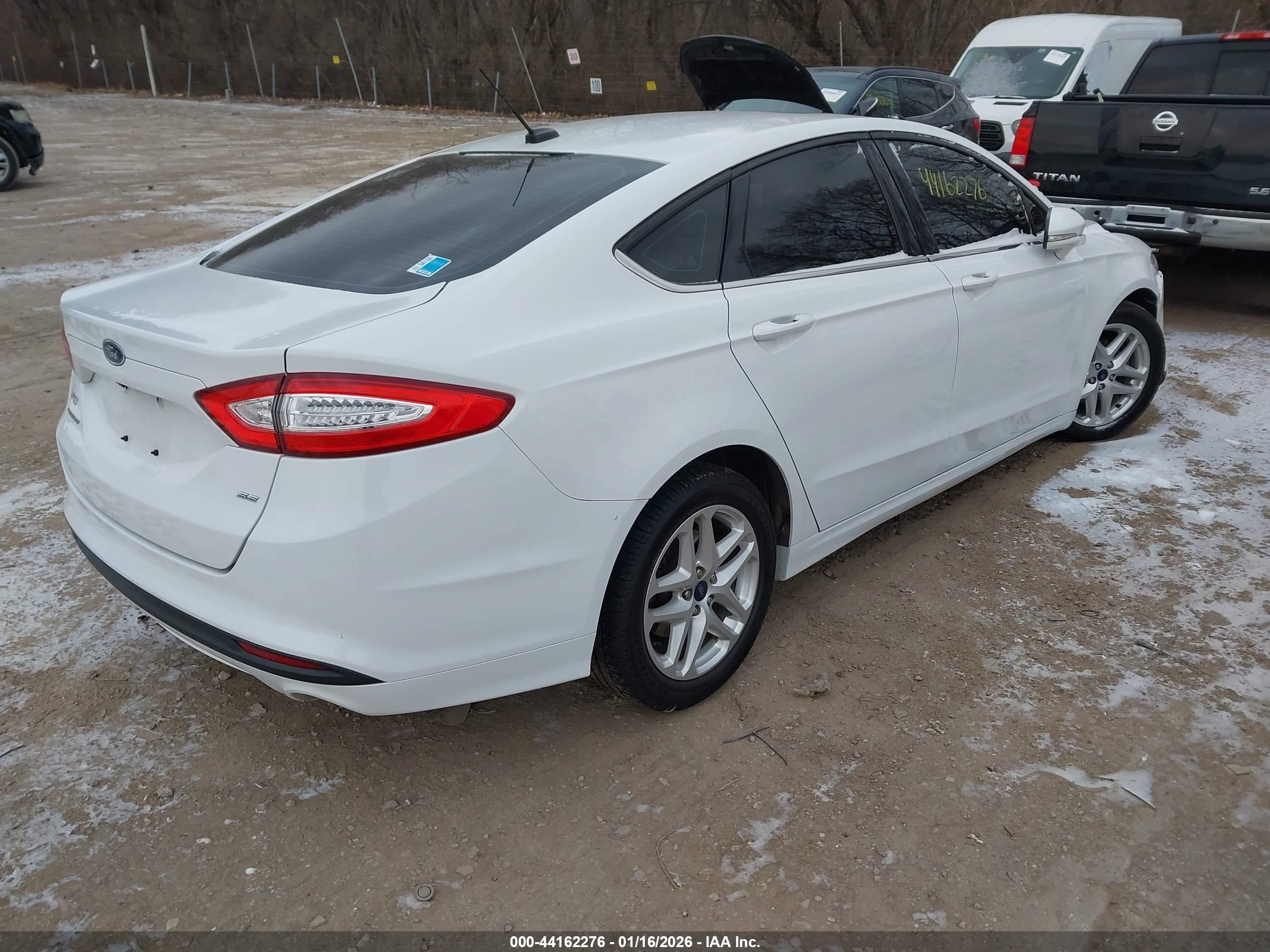 FORD FUSION image 4