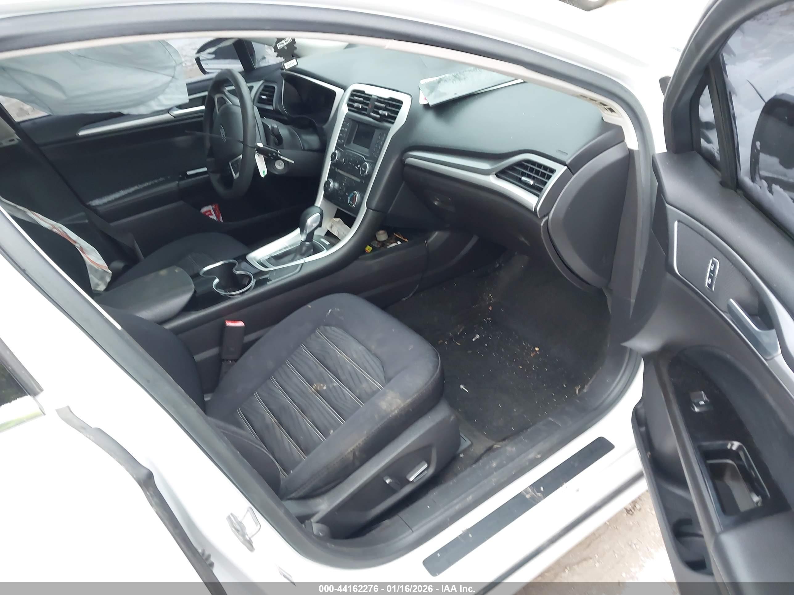 FORD FUSION image 5