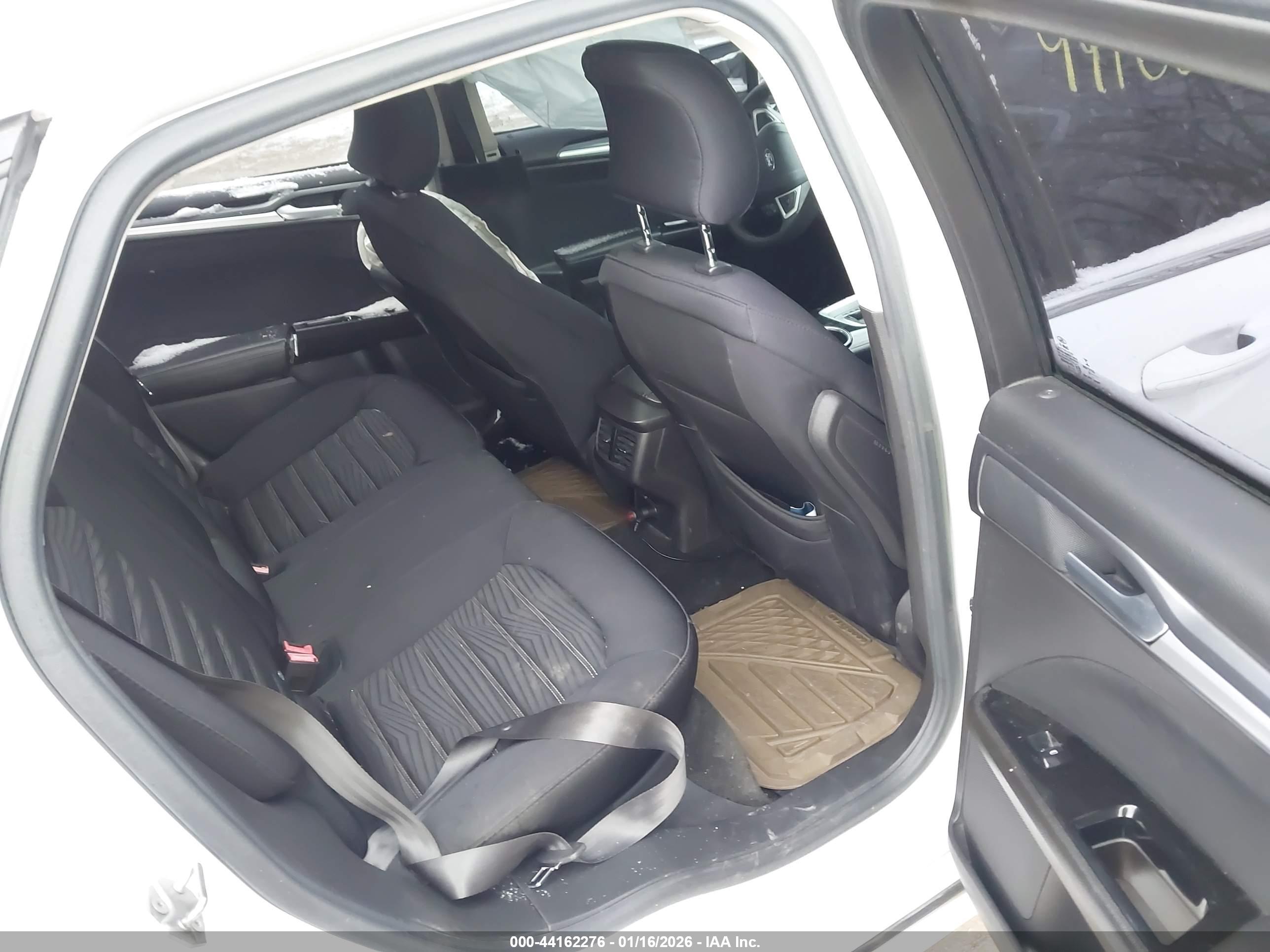 FORD FUSION image 8