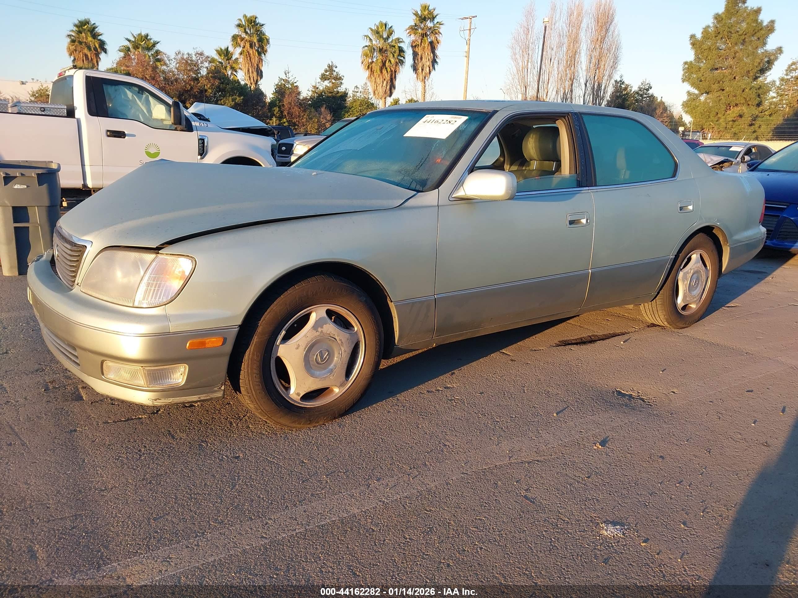 LEXUS LS image 2