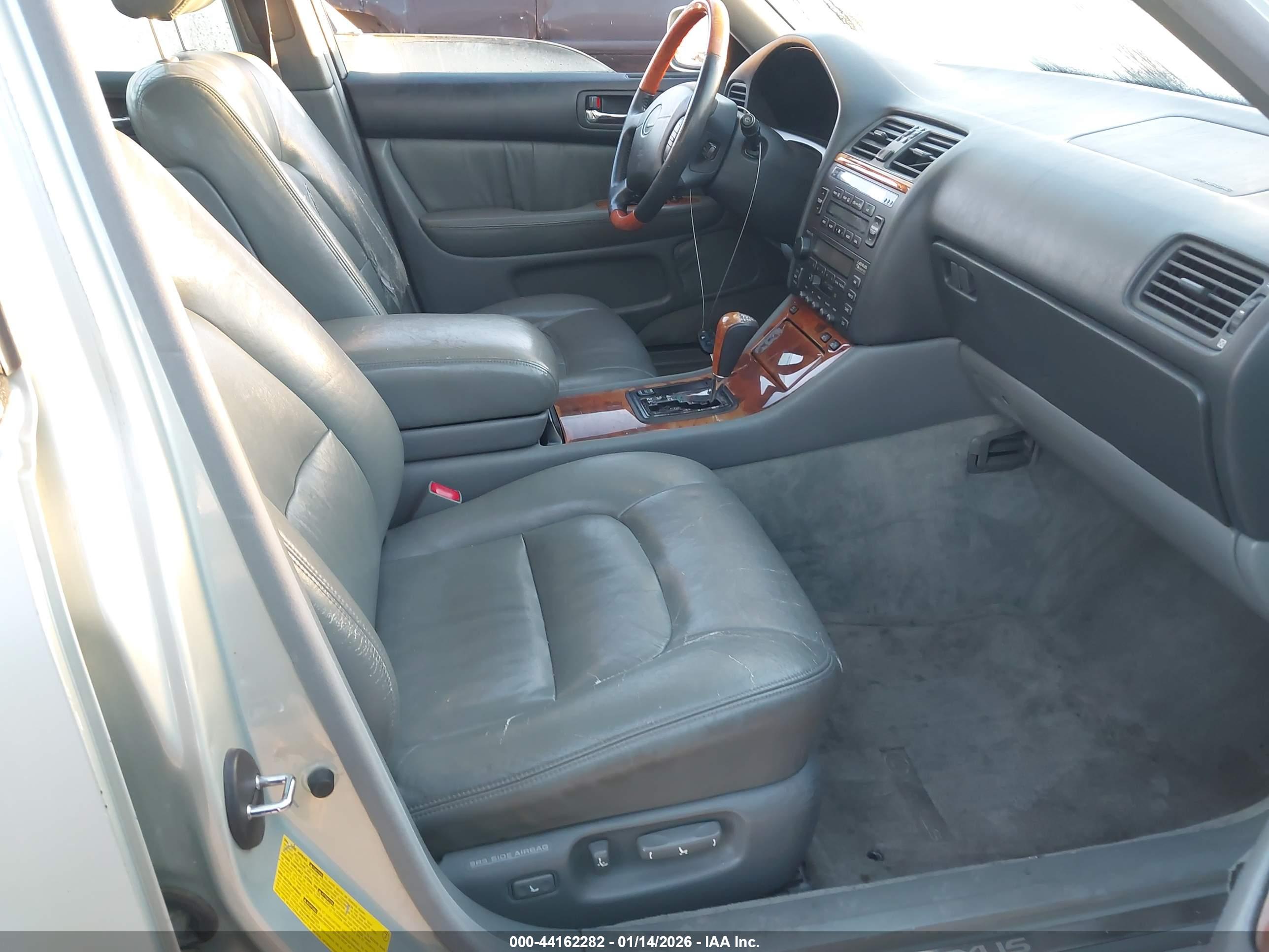 LEXUS LS image 5