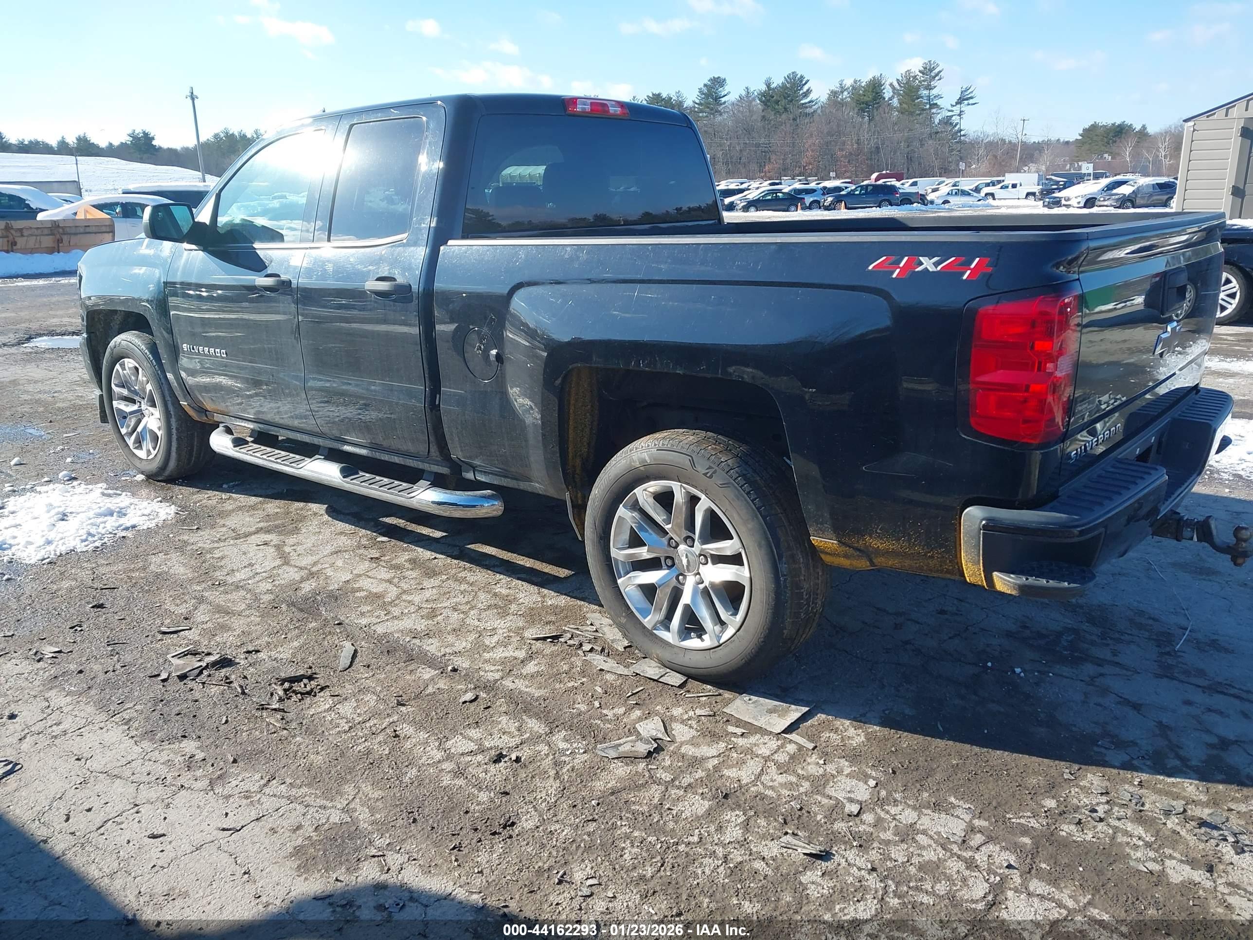 CHEVROLET SILVERADO image 3