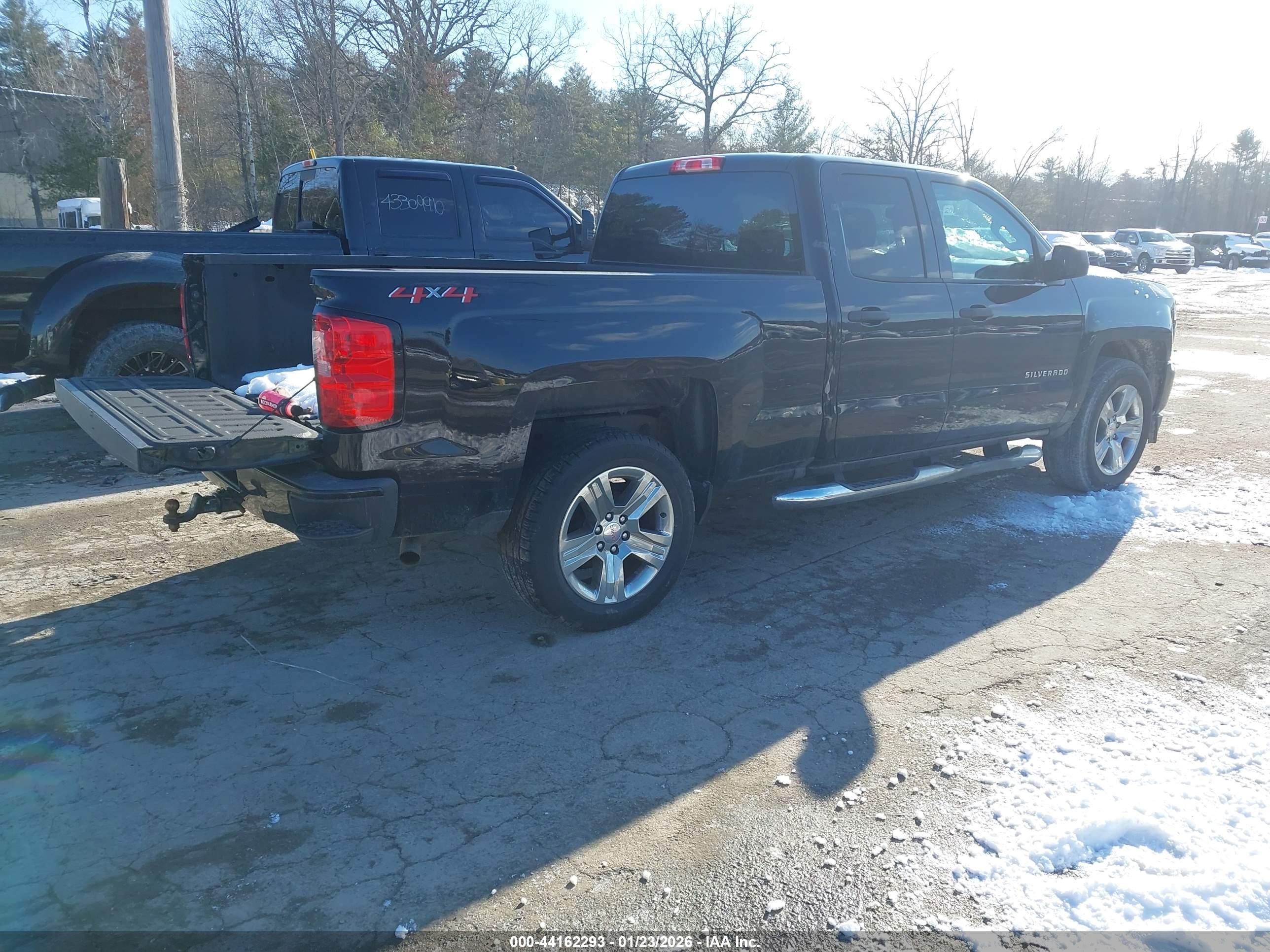 CHEVROLET SILVERADO image 4