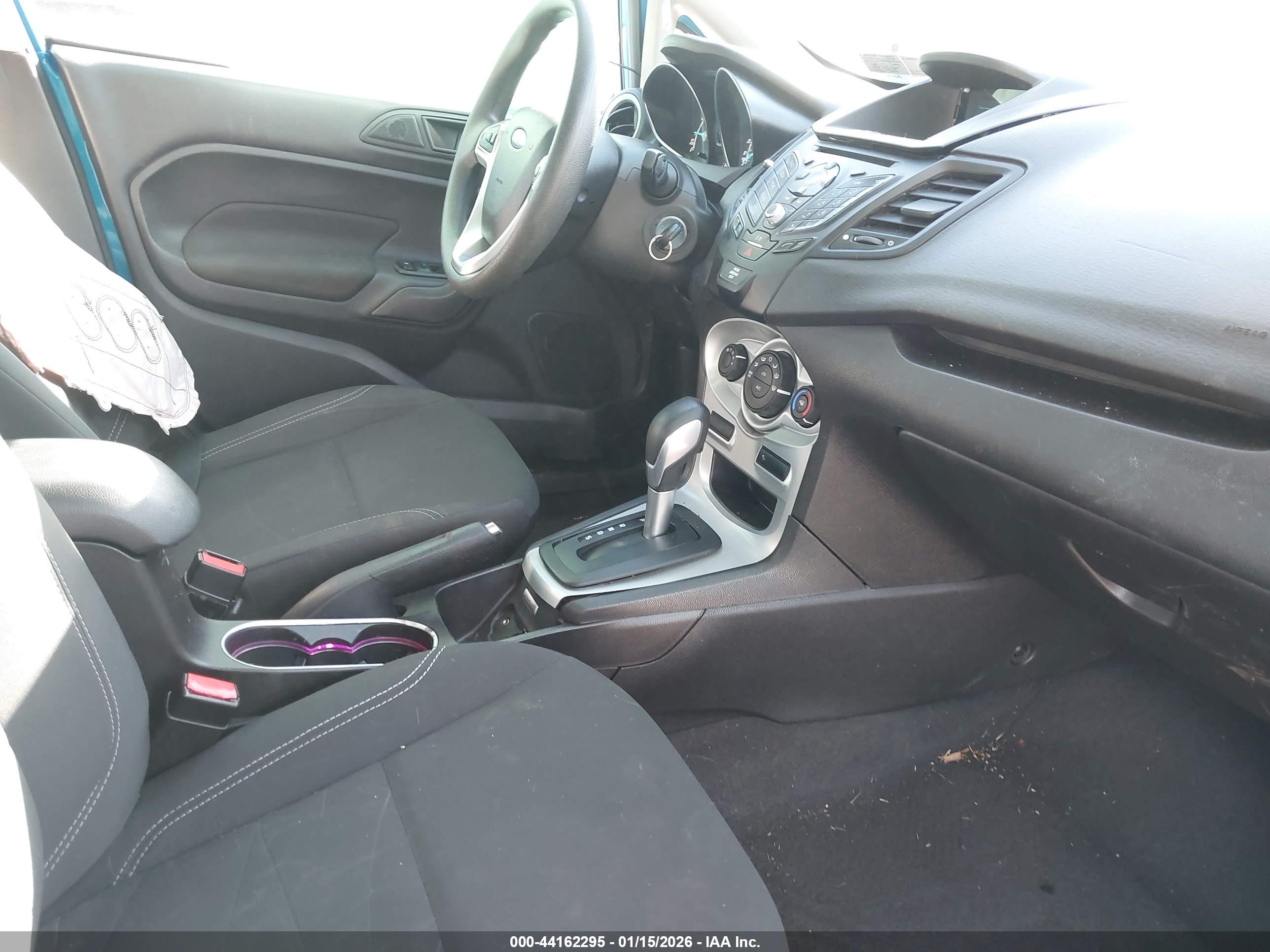 FORD FIESTA image 5