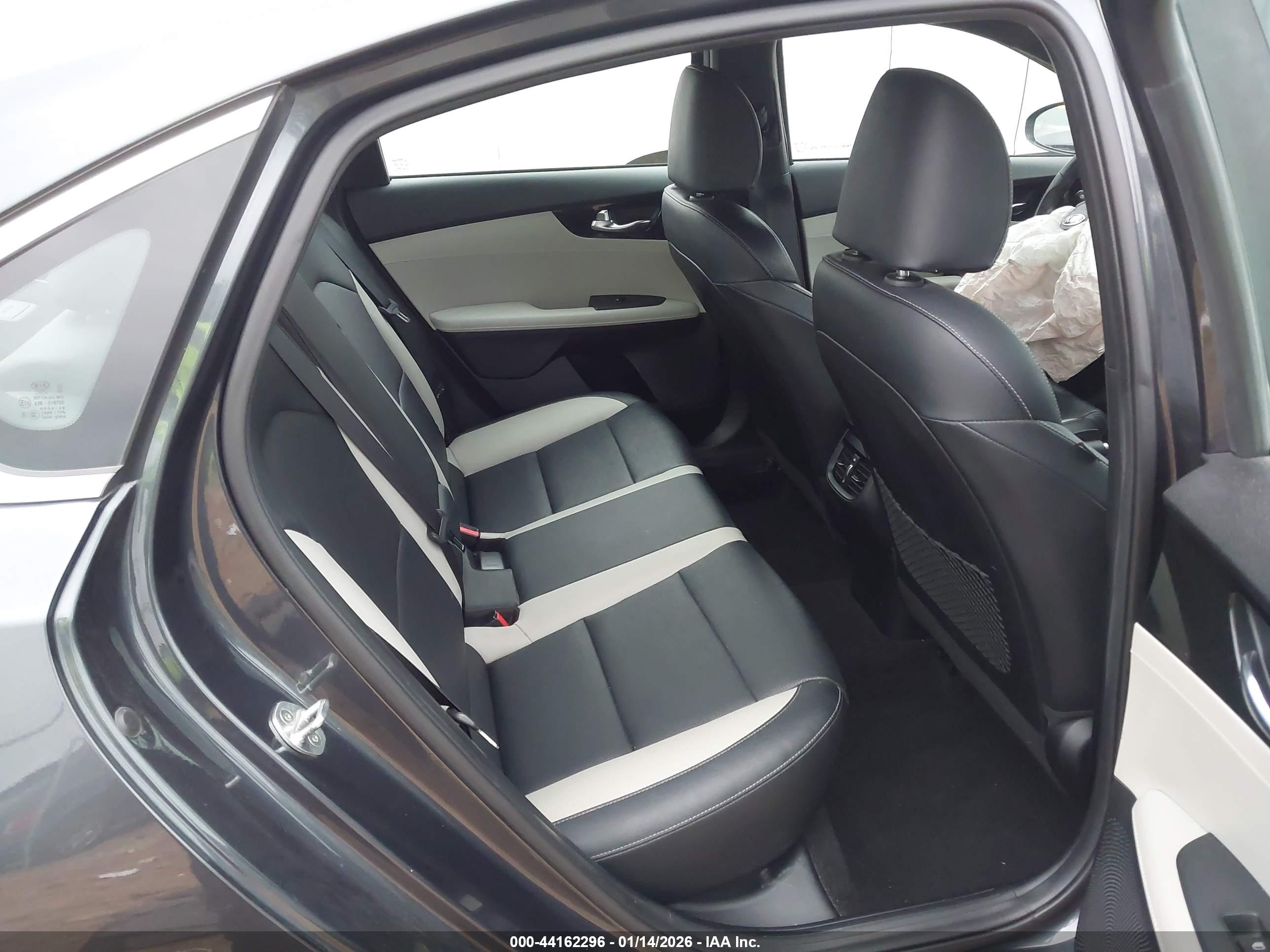 KIA FORTE image 8