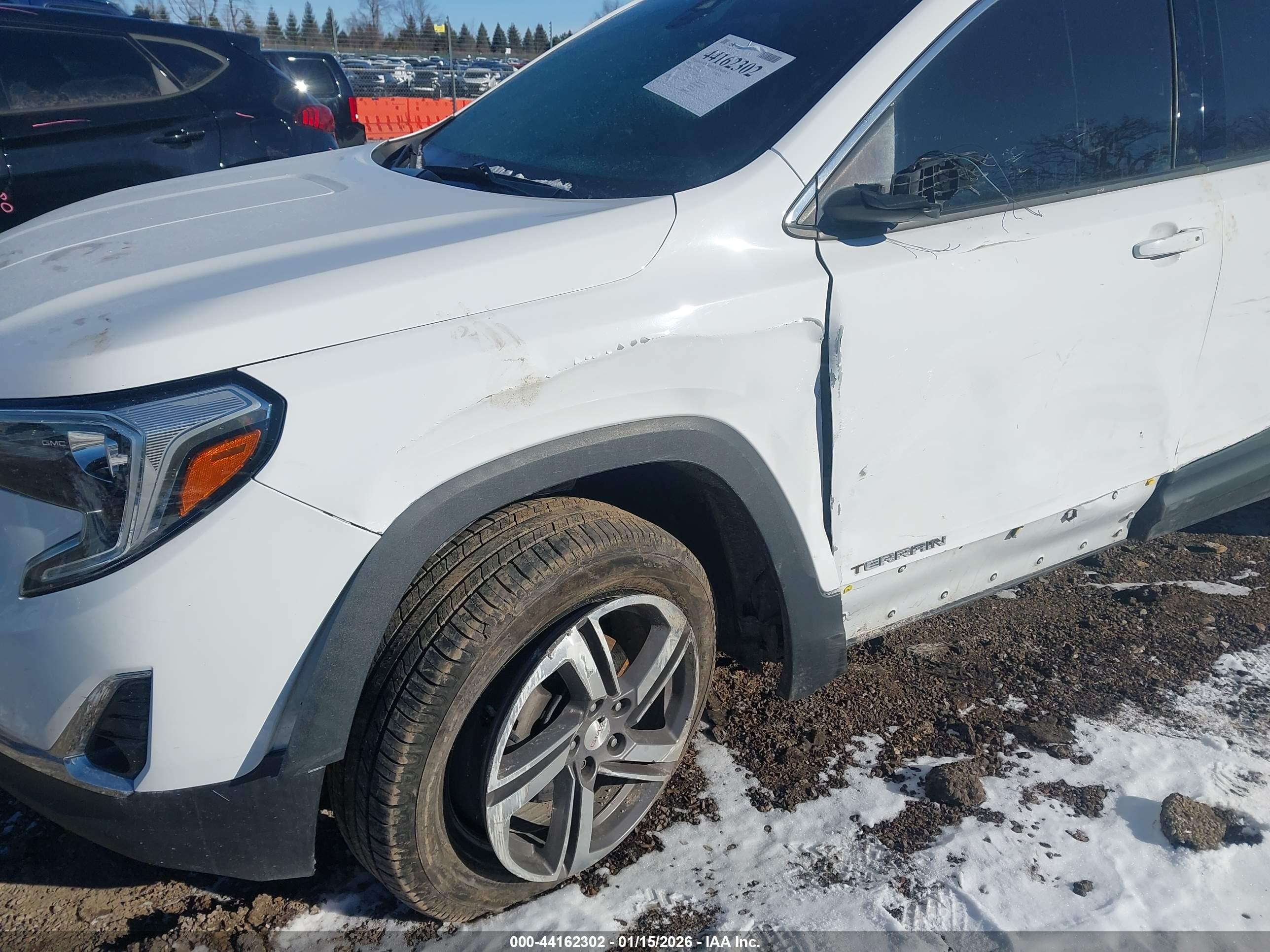 GMC TERRAIN image 6