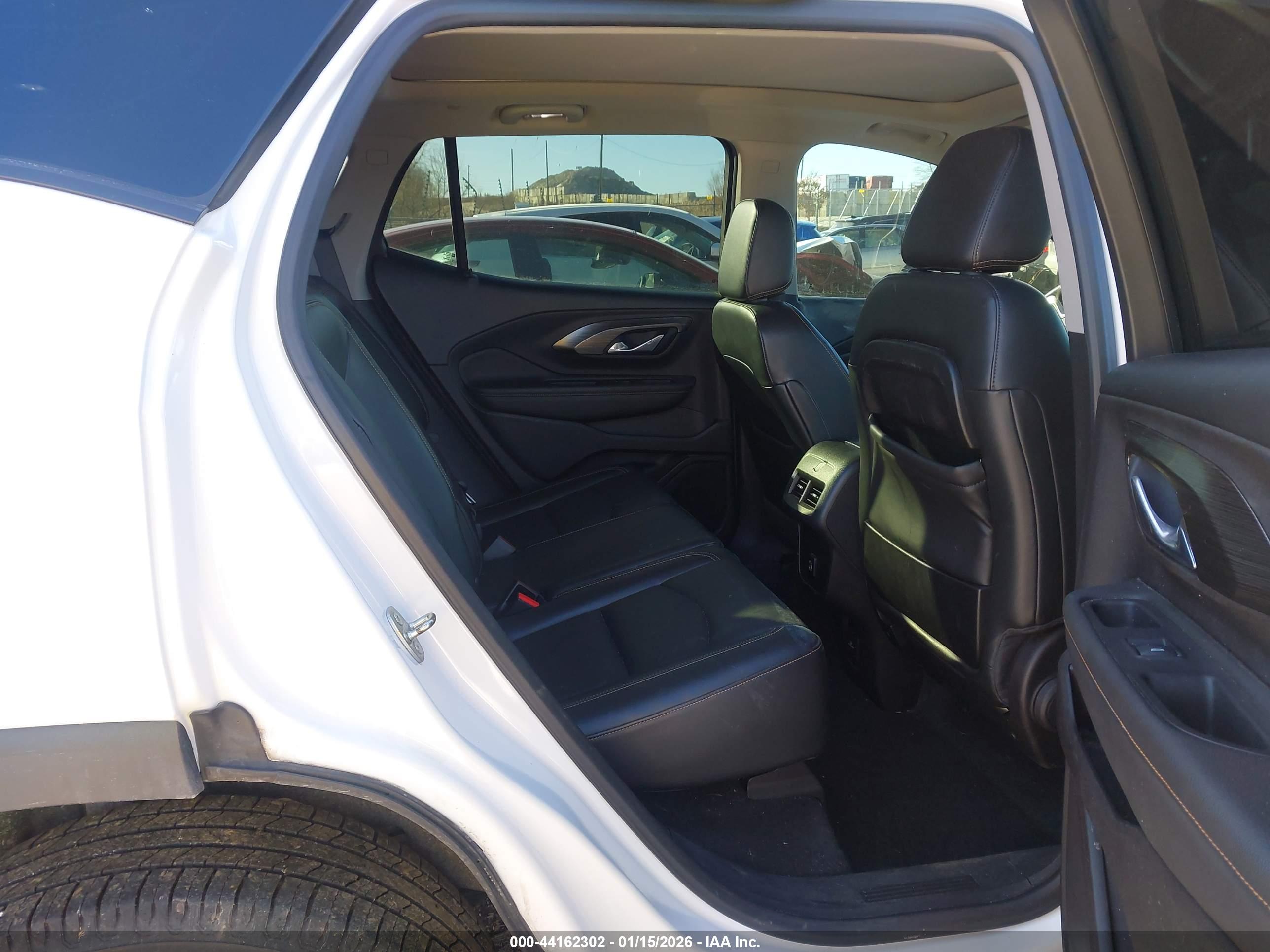 GMC TERRAIN image 8