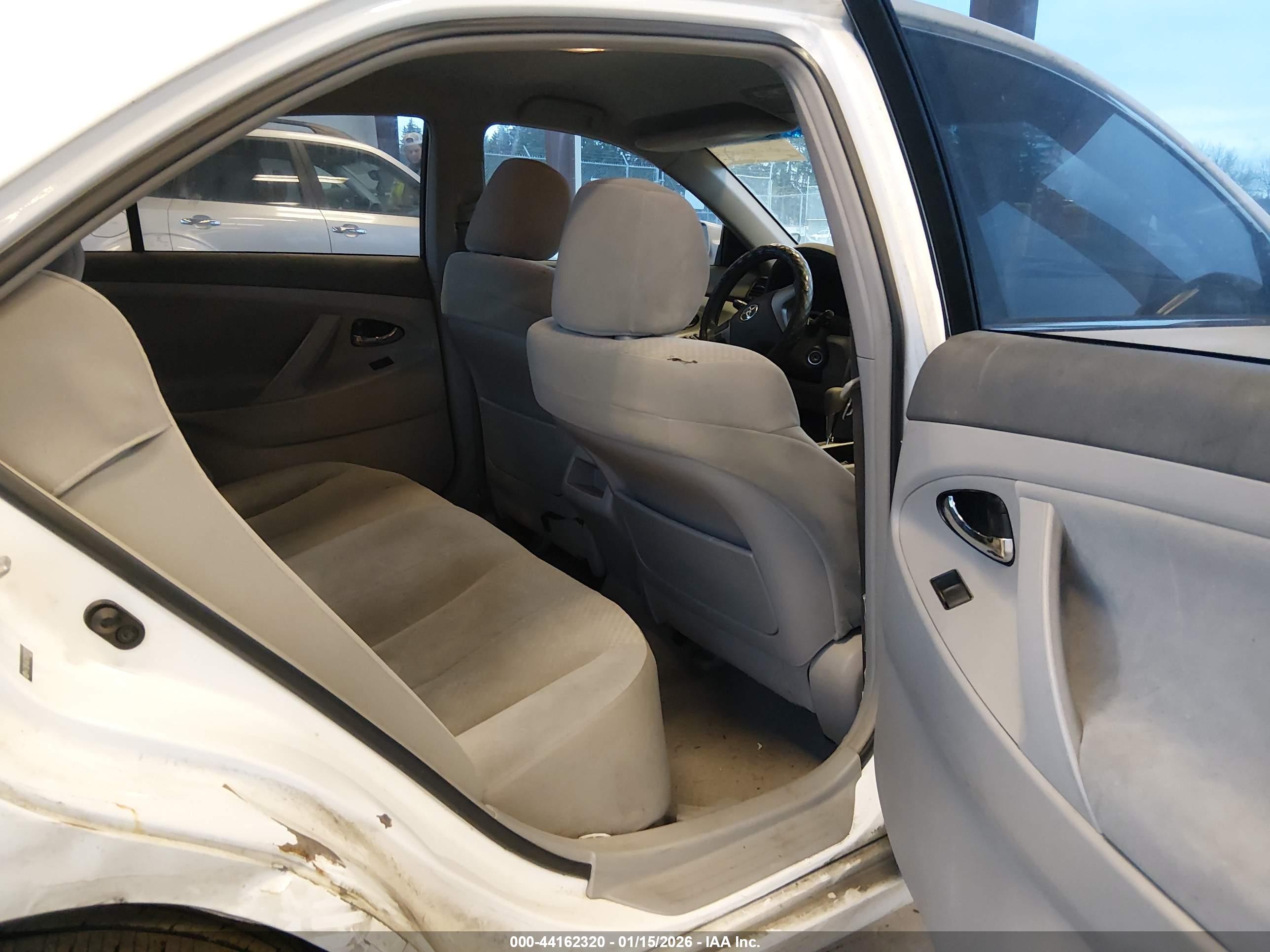 TOYOTA CAMRY image 8