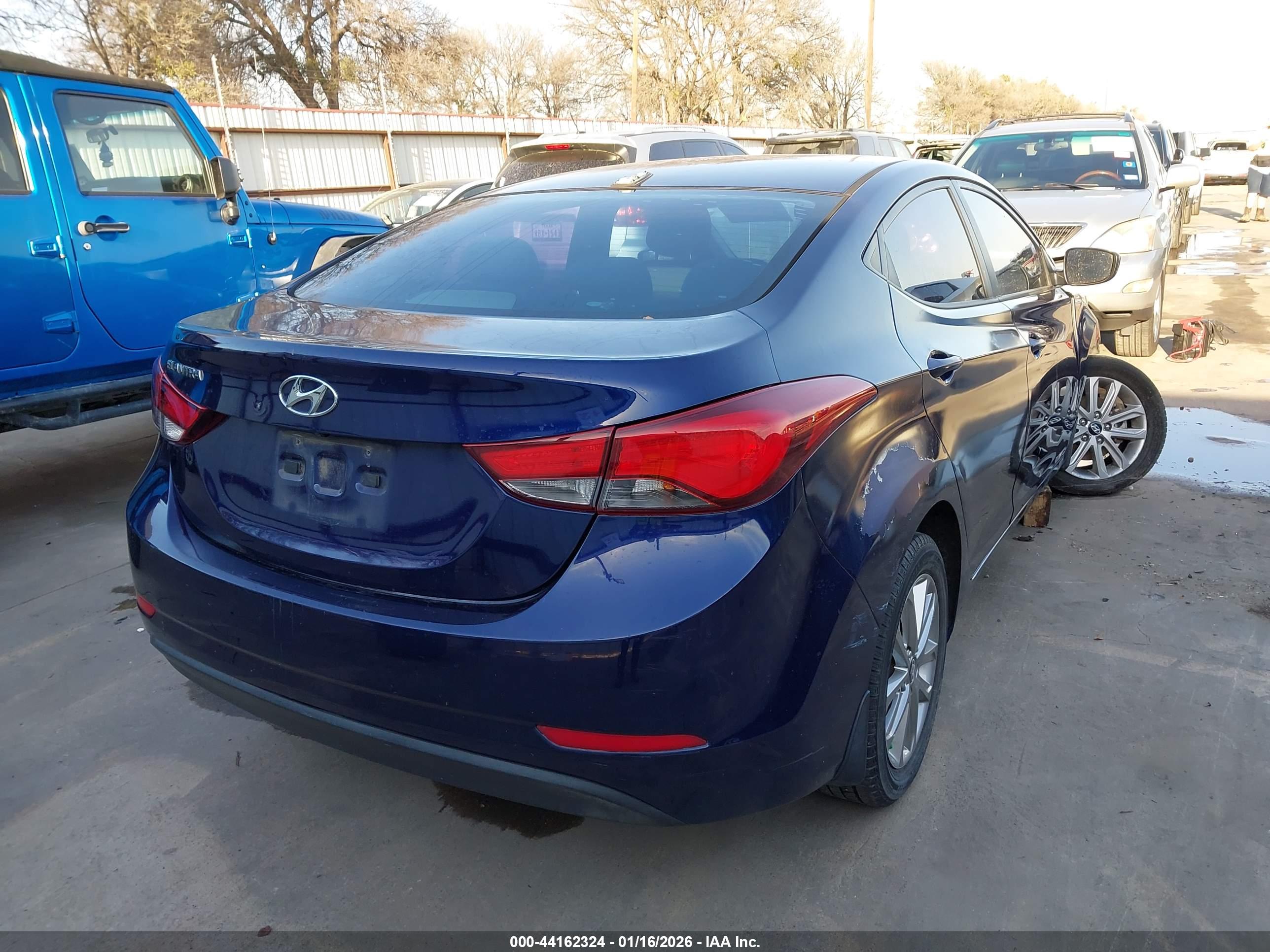 HYUNDAI ELANTRA image 4
