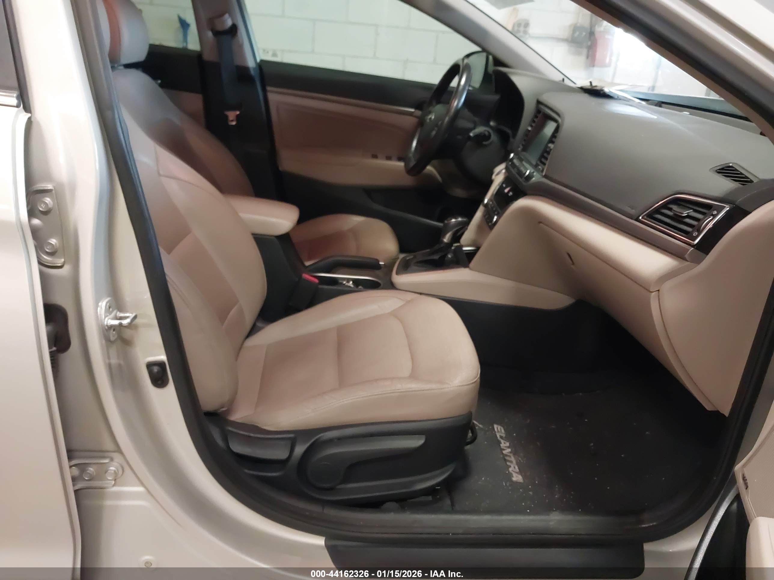HYUNDAI ELANTRA image 5