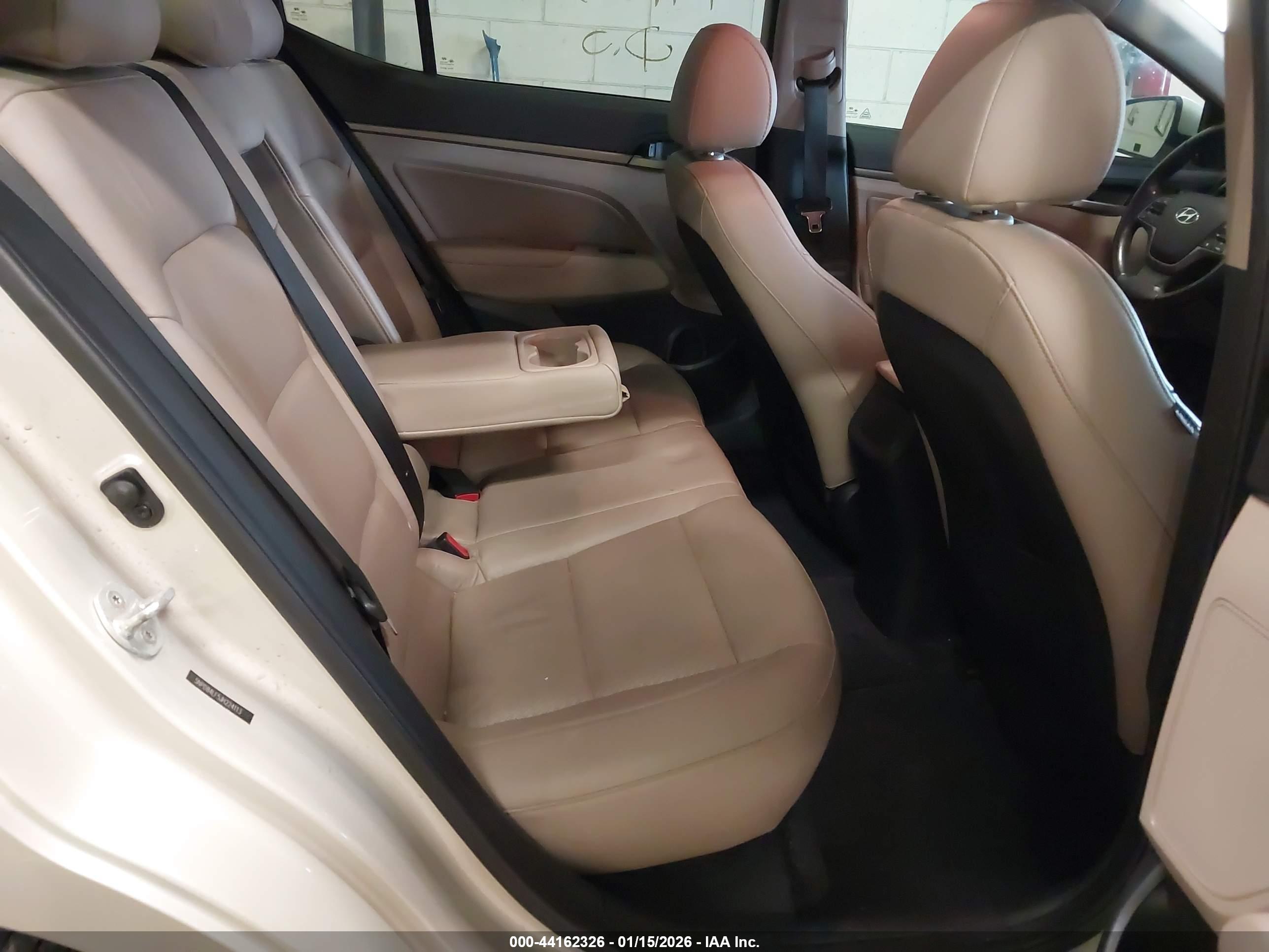 HYUNDAI ELANTRA image 8