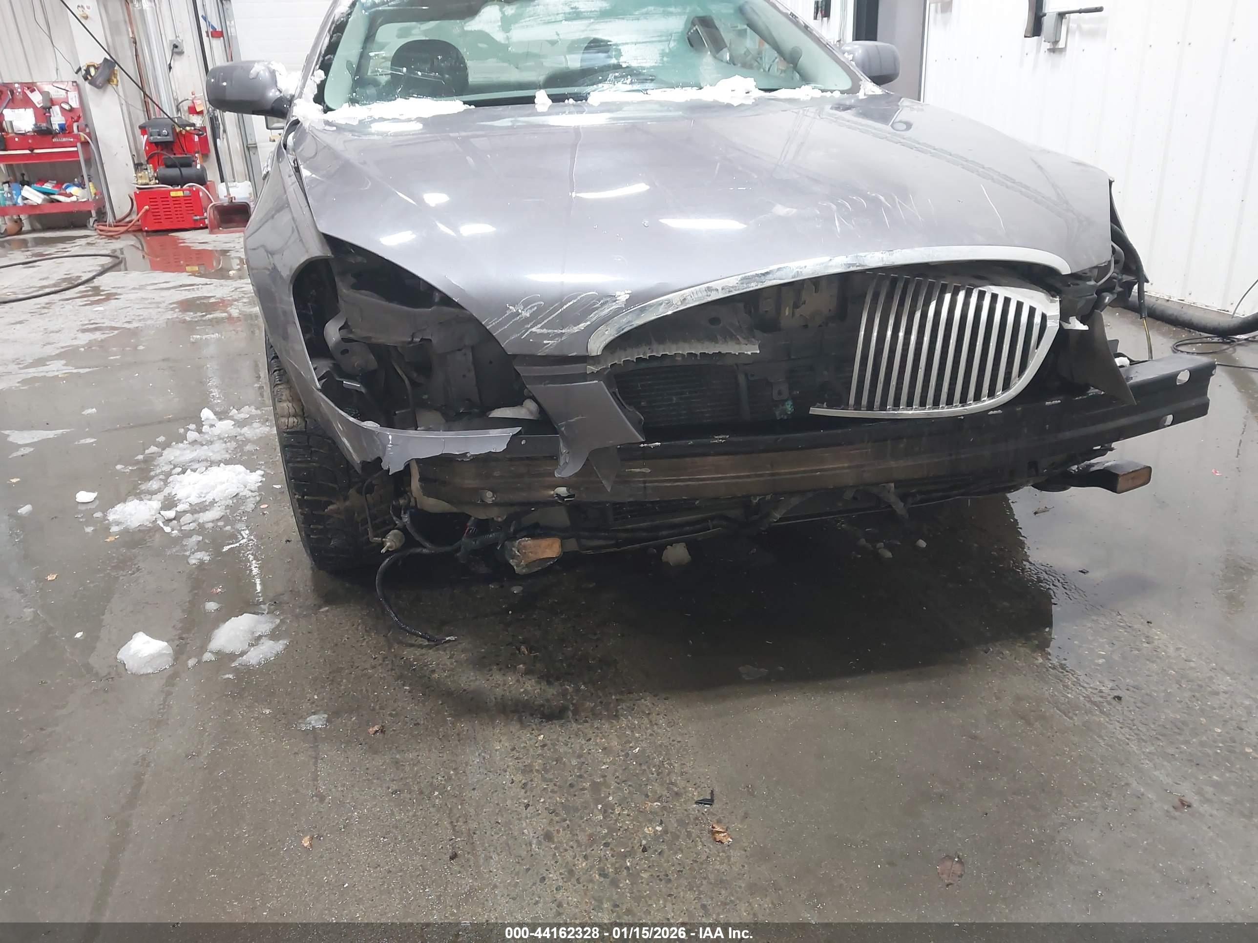 BUICK LUCERNE image 6
