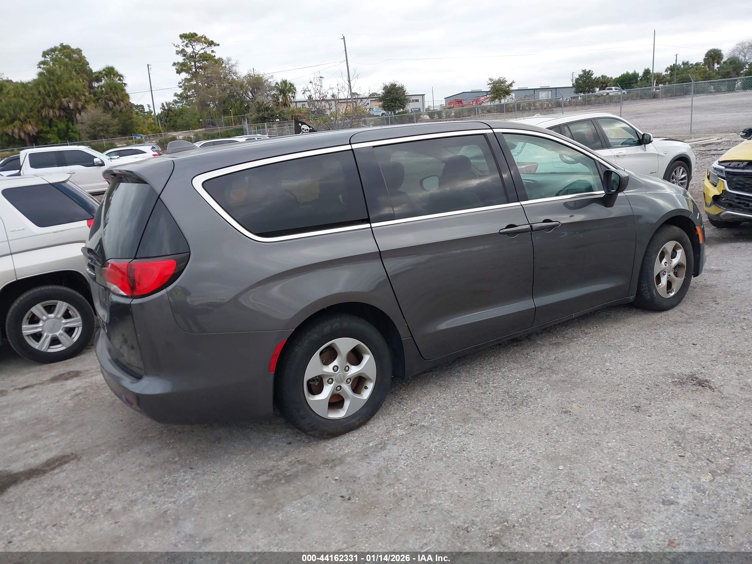 CHRYSLER PACIFICA image 4