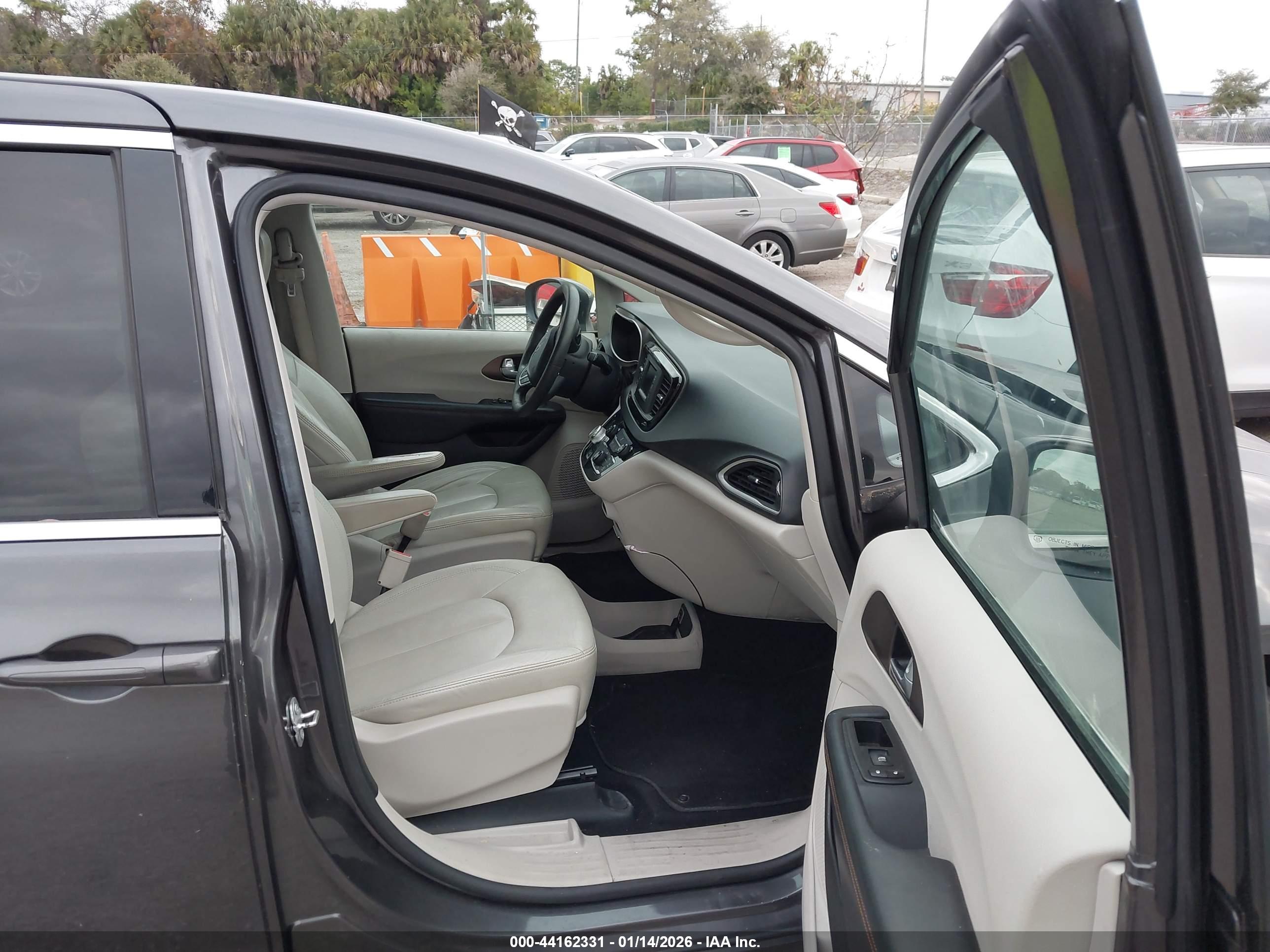 CHRYSLER PACIFICA image 5