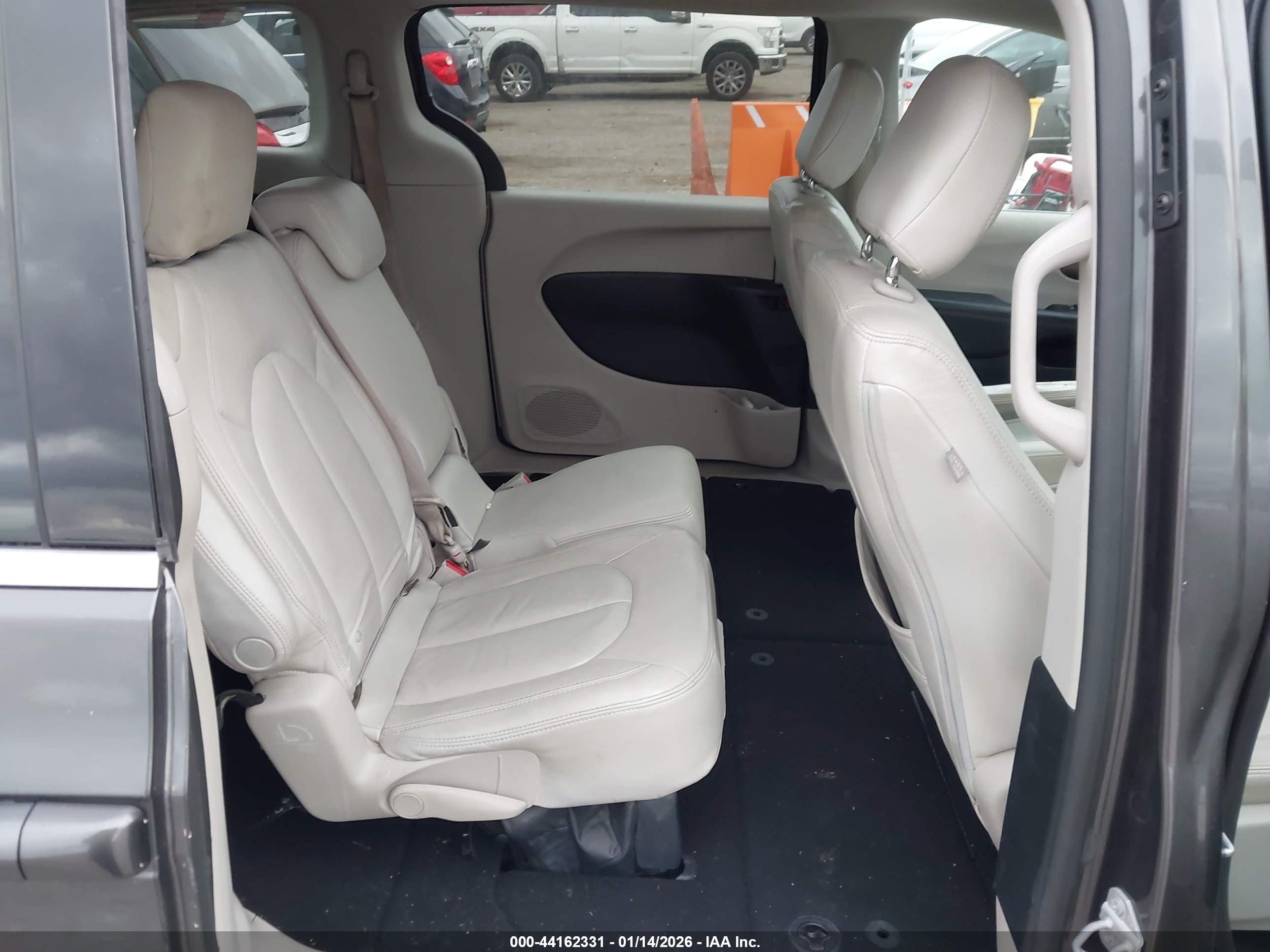 CHRYSLER PACIFICA image 8