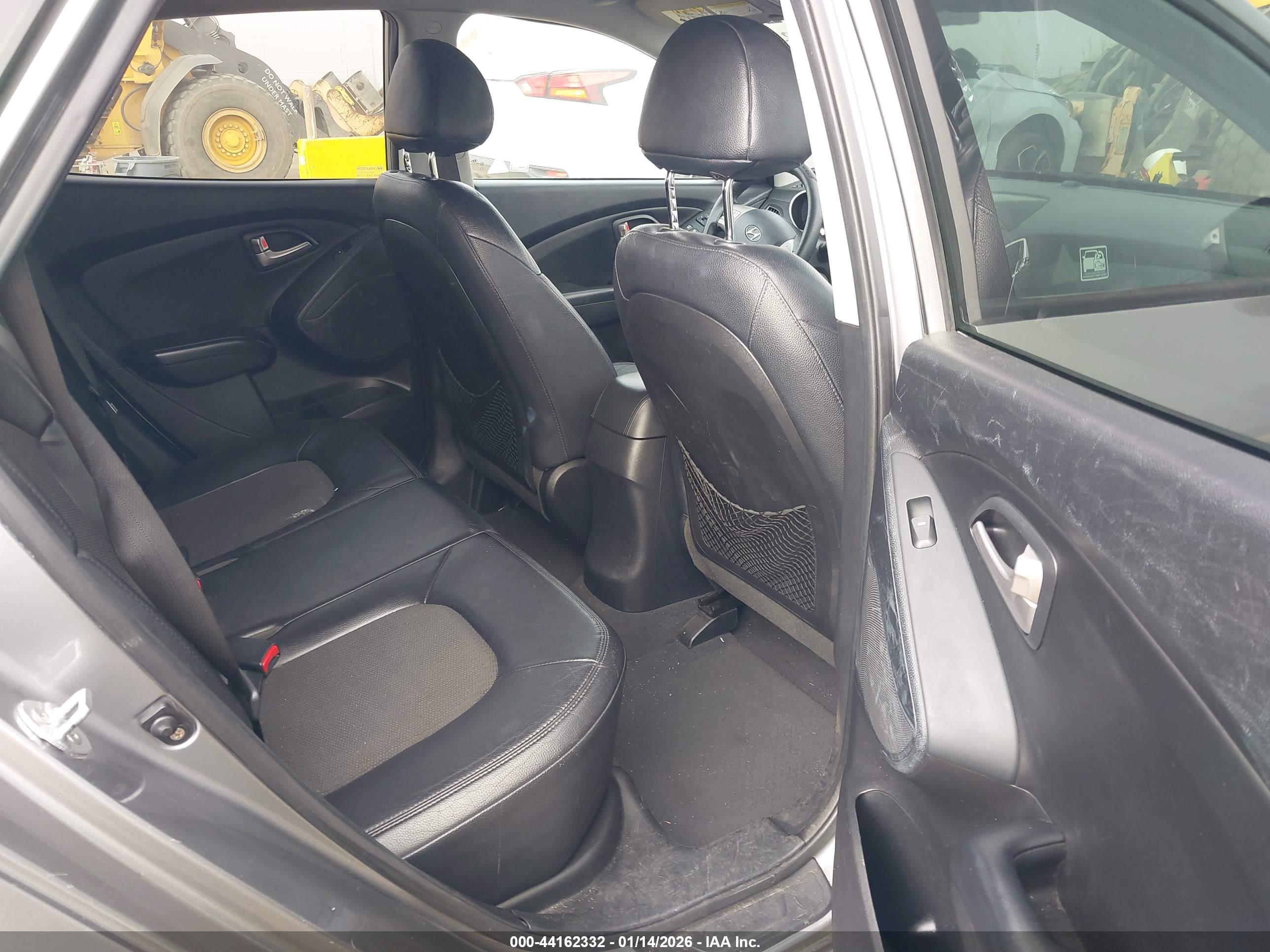 HYUNDAI TUCSON image 8