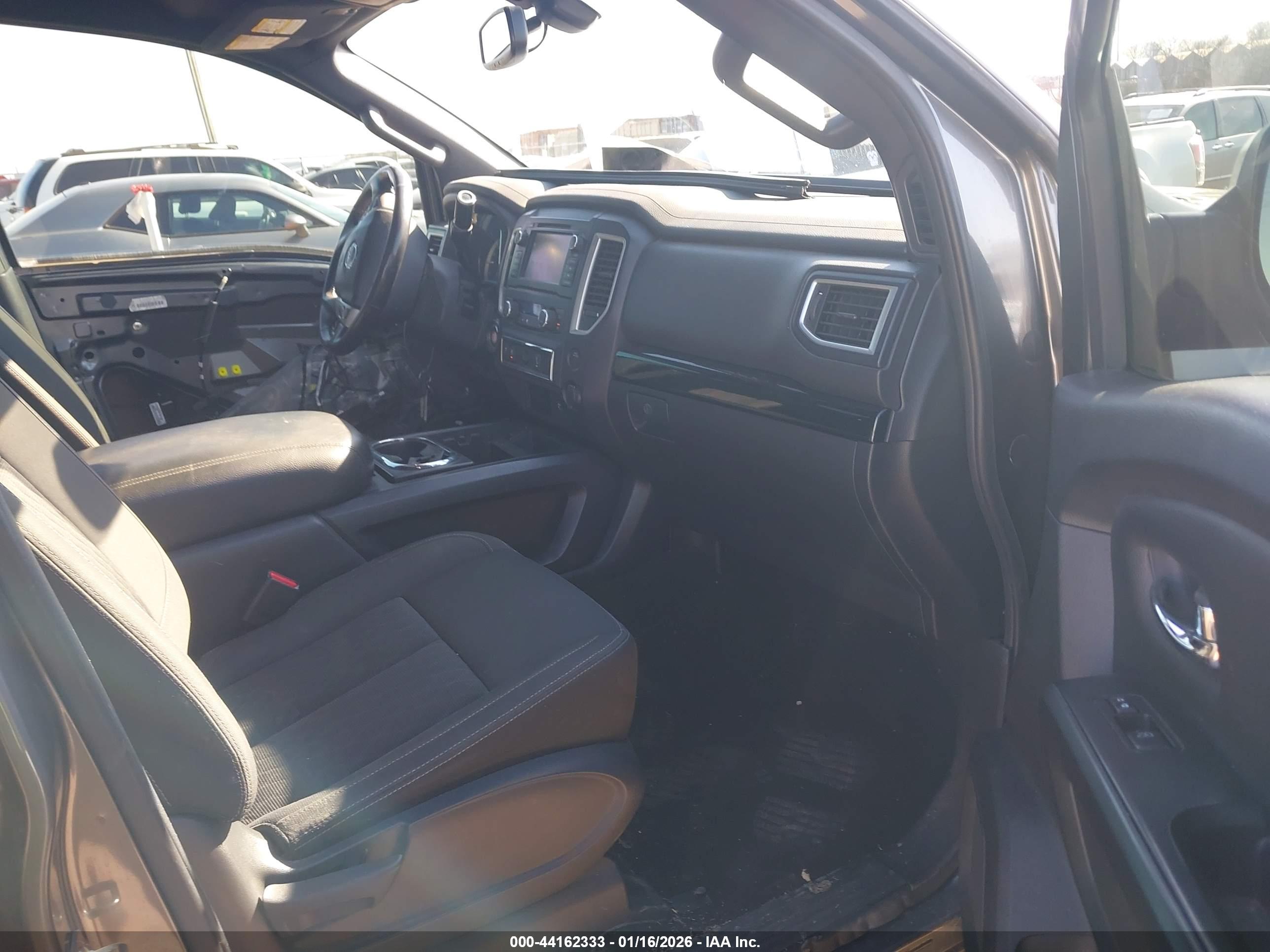 NISSAN TITAN image 5