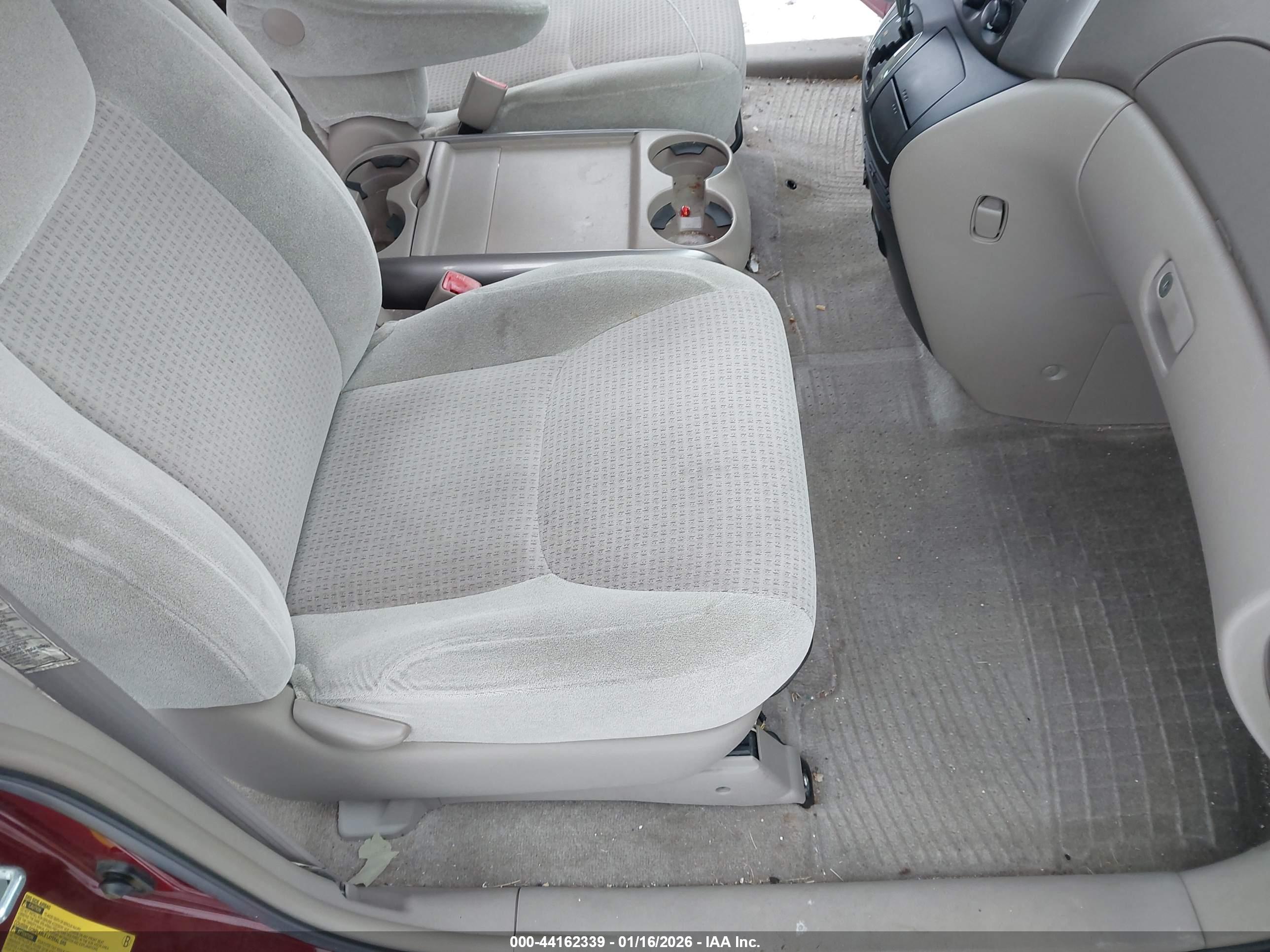 TOYOTA SIENNA image 5
