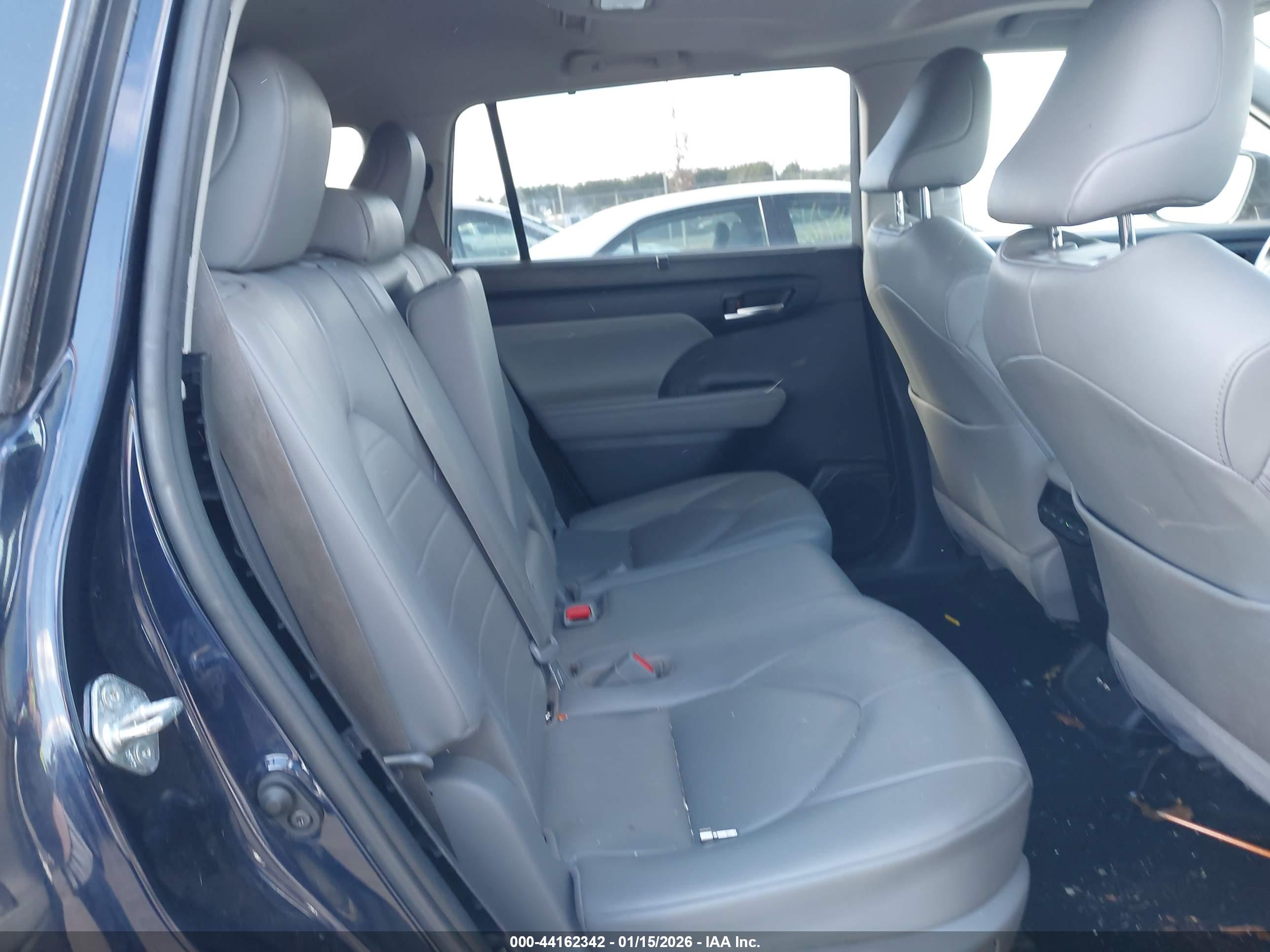 TOYOTA HIGHLANDER image 8