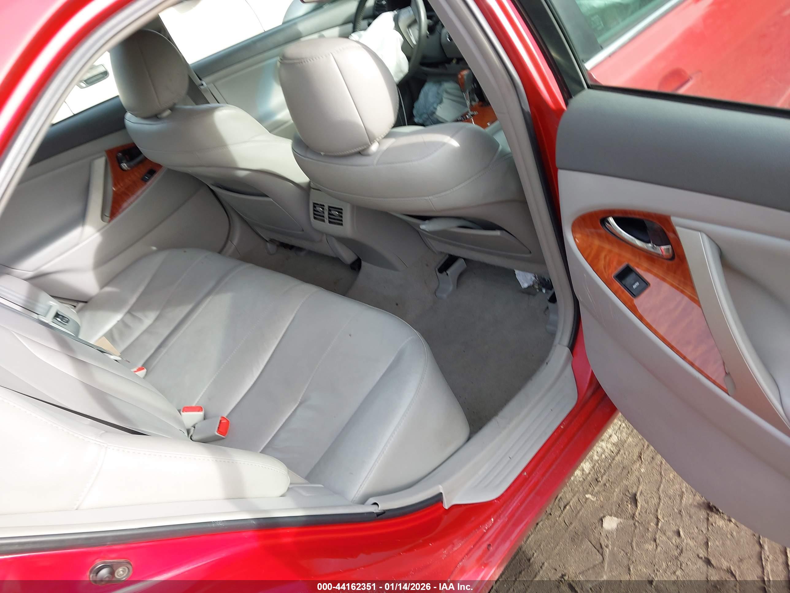 TOYOTA CAMRY image 8