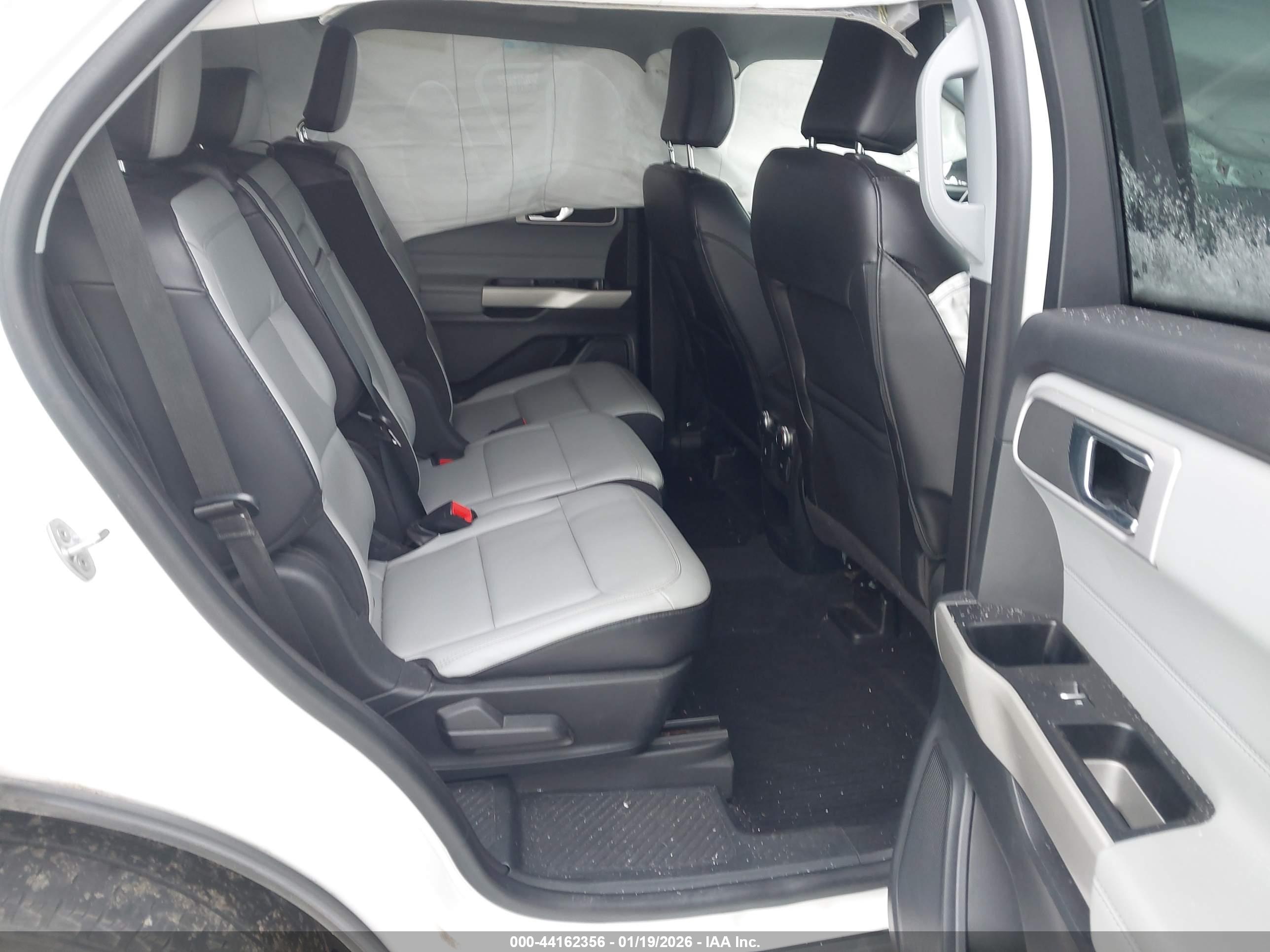 FORD EXPLORER image 8