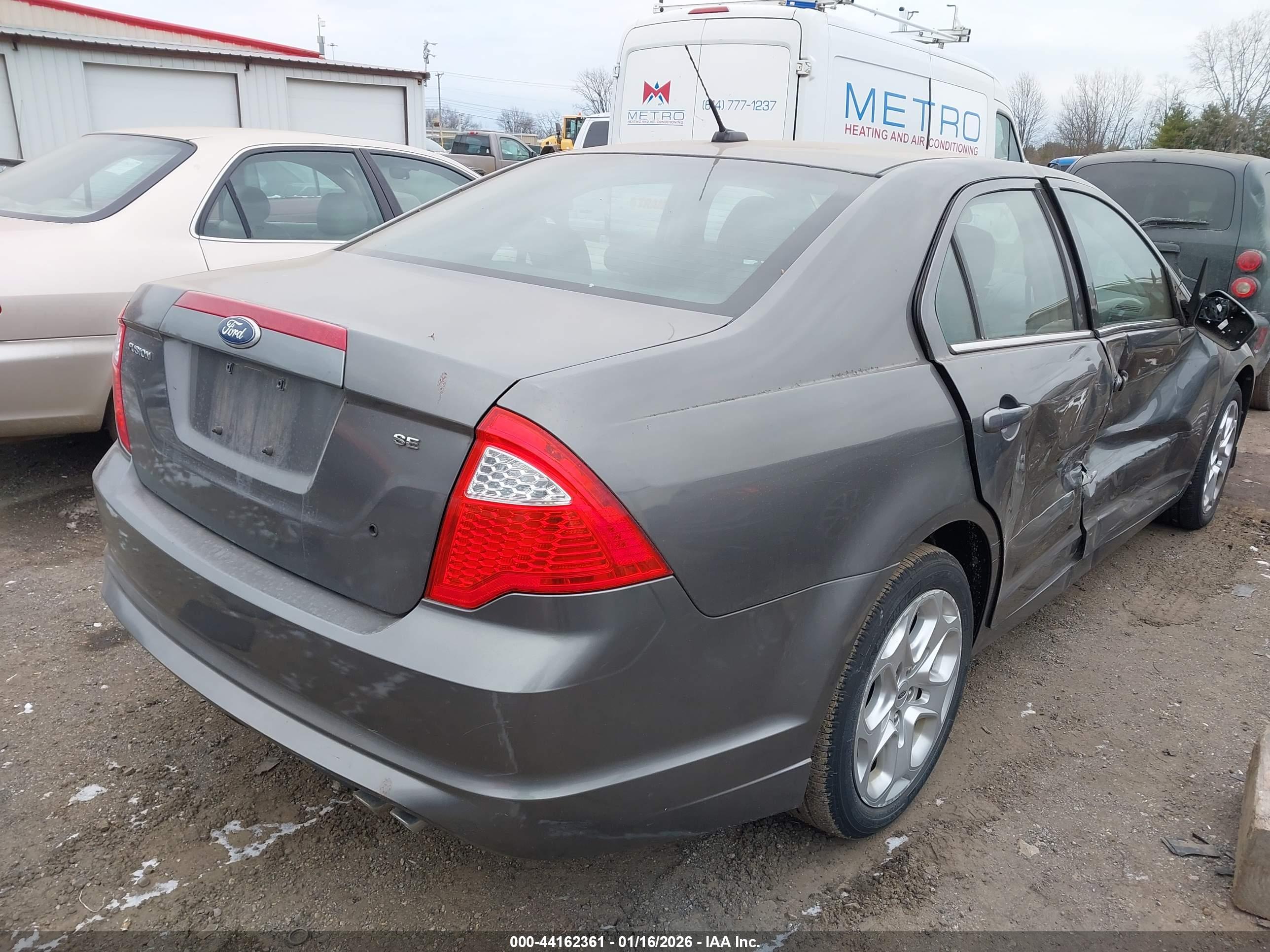 FORD FUSION image 4