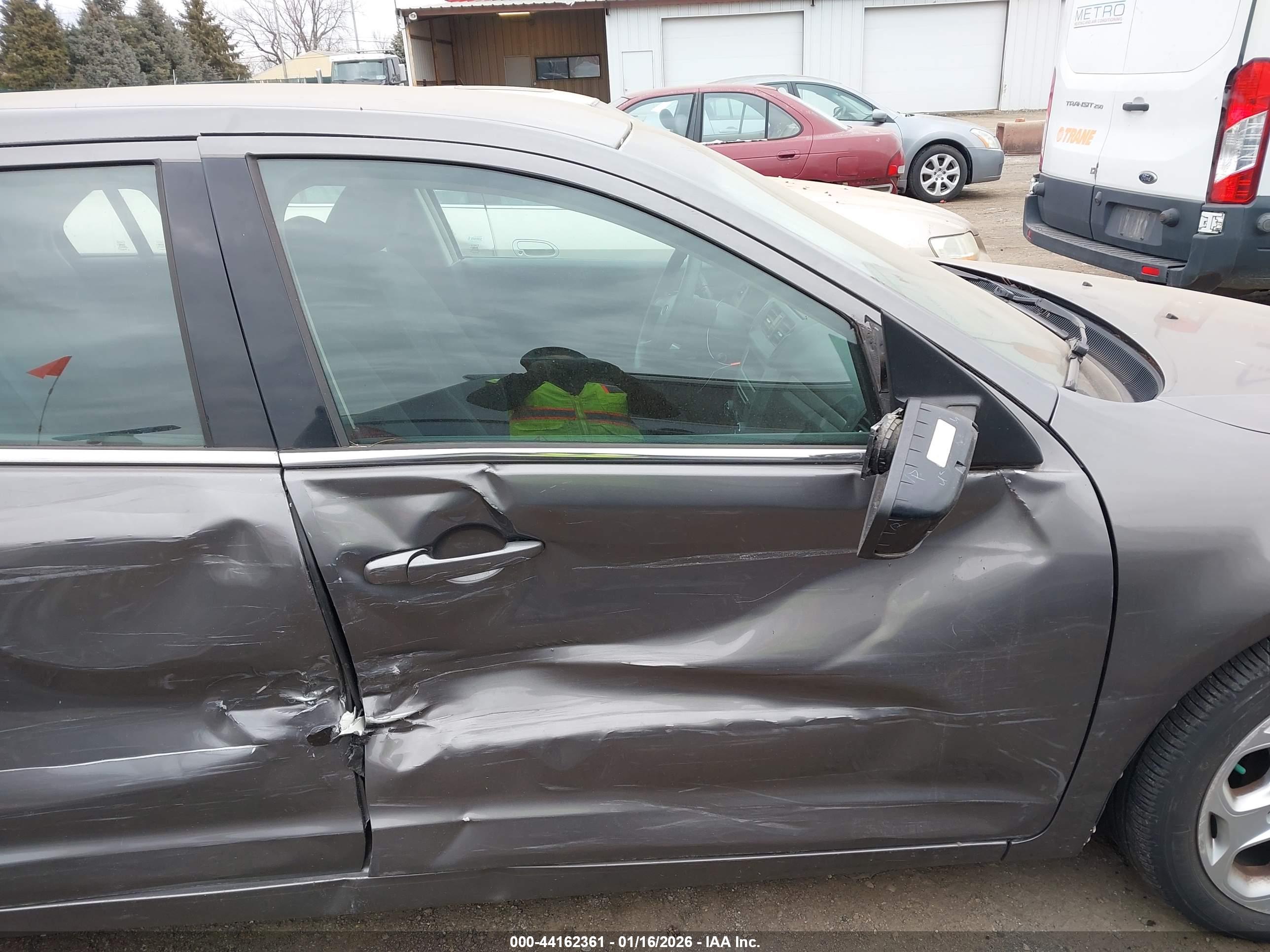 FORD FUSION image 5