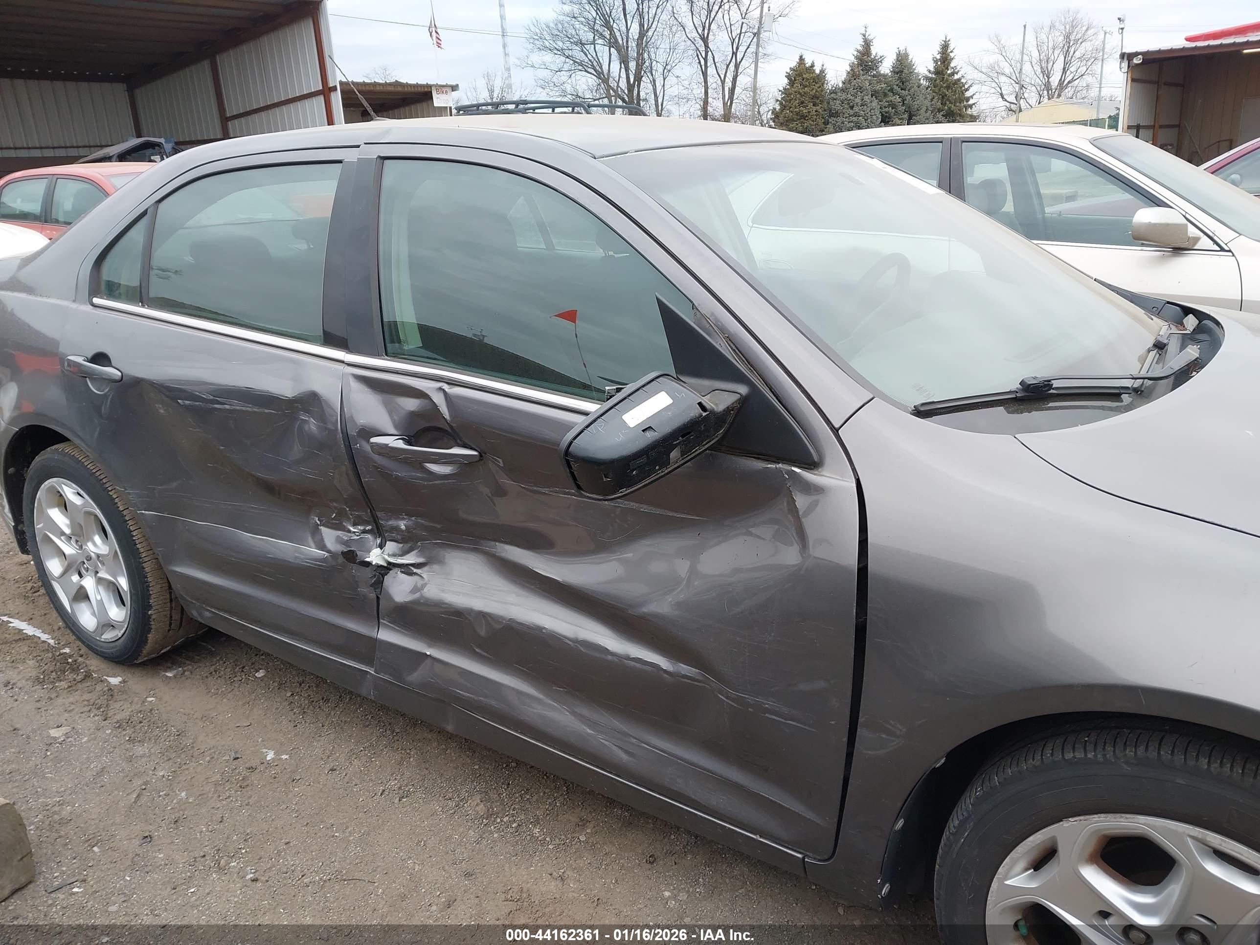 FORD FUSION image 6