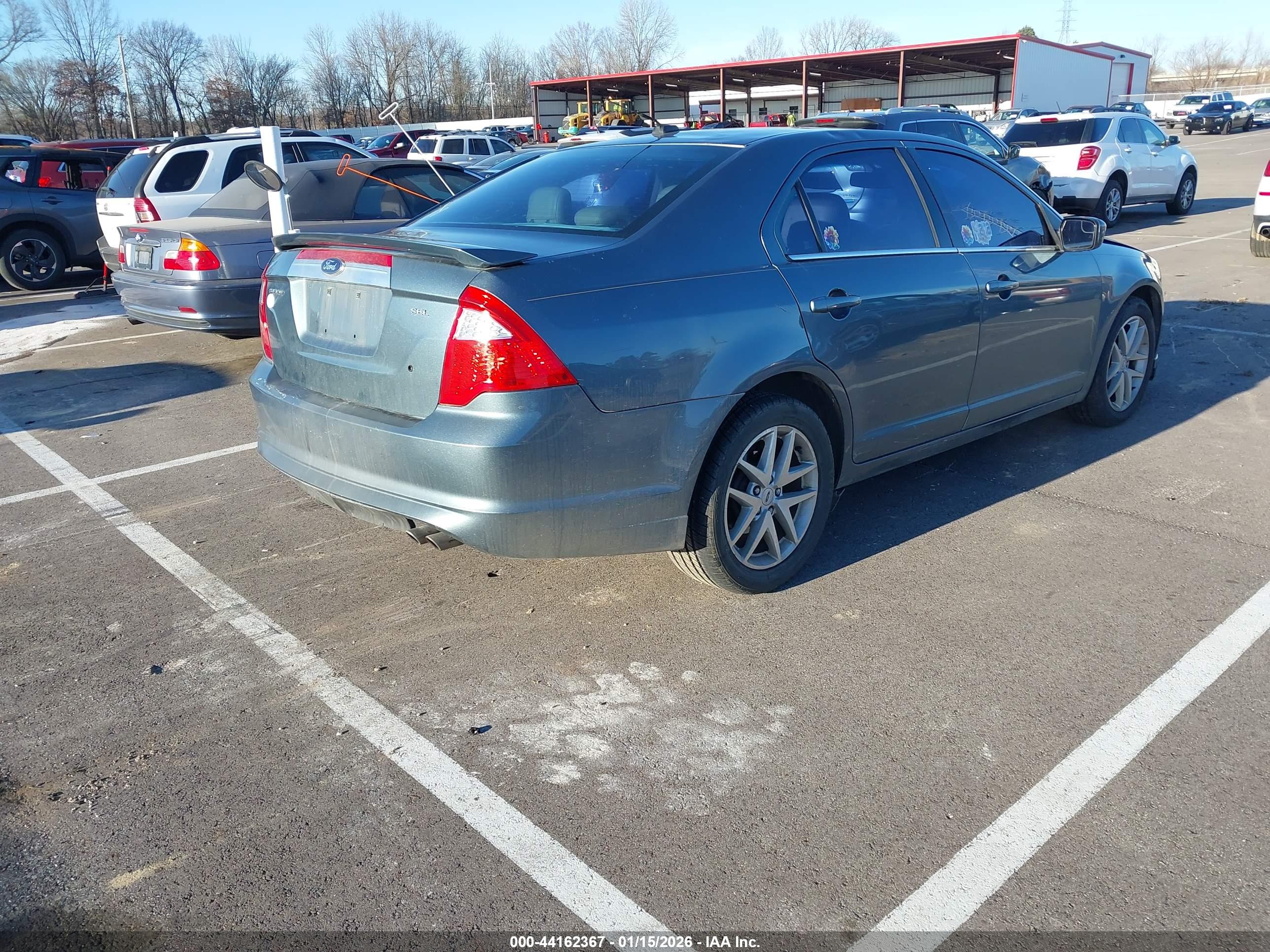 FORD FUSION image 4