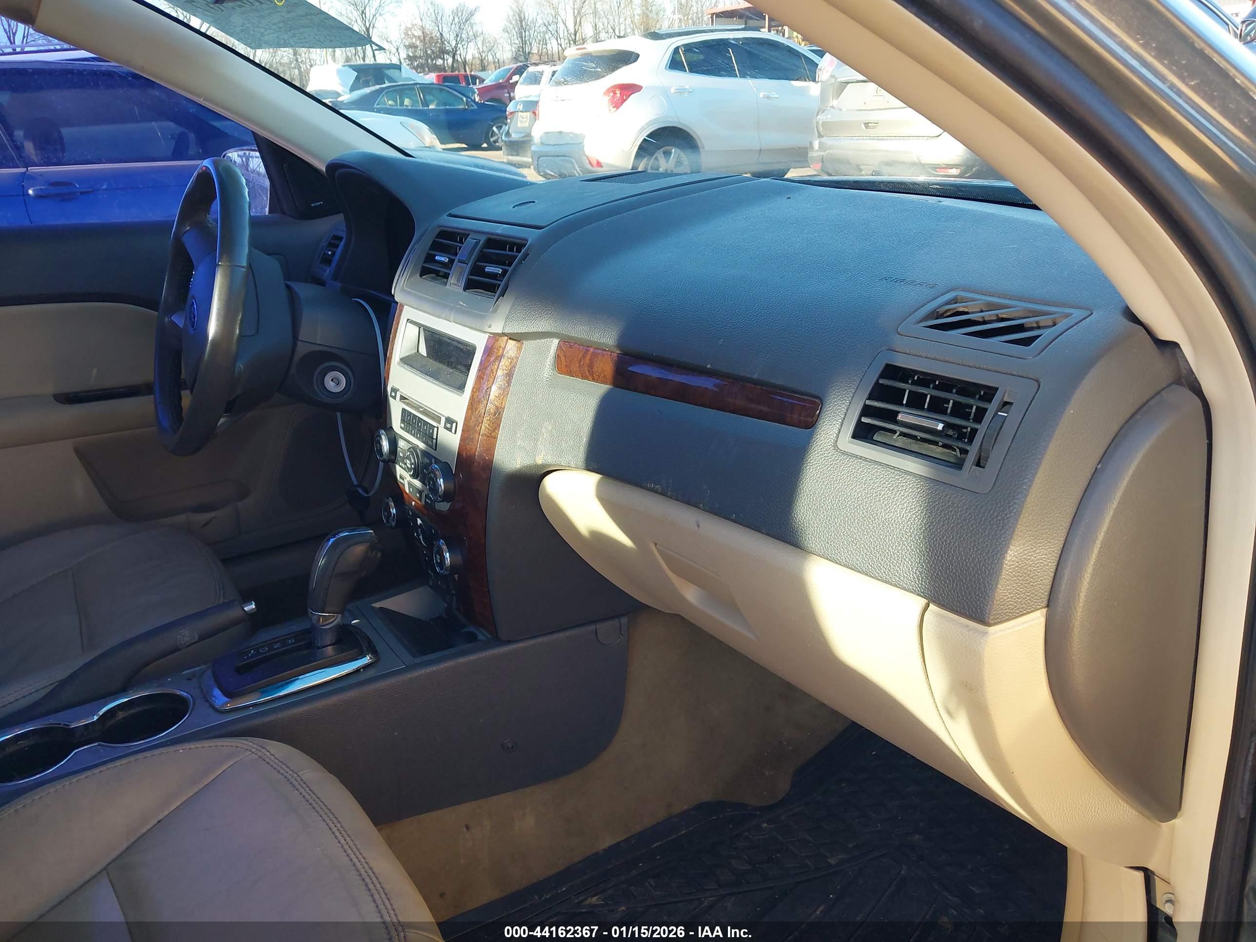 FORD FUSION image 5