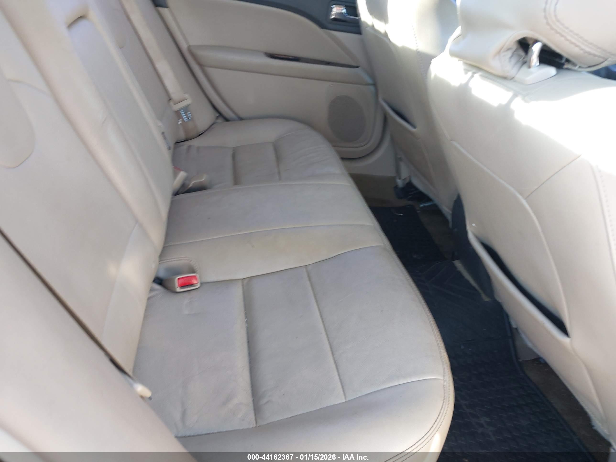 FORD FUSION image 8