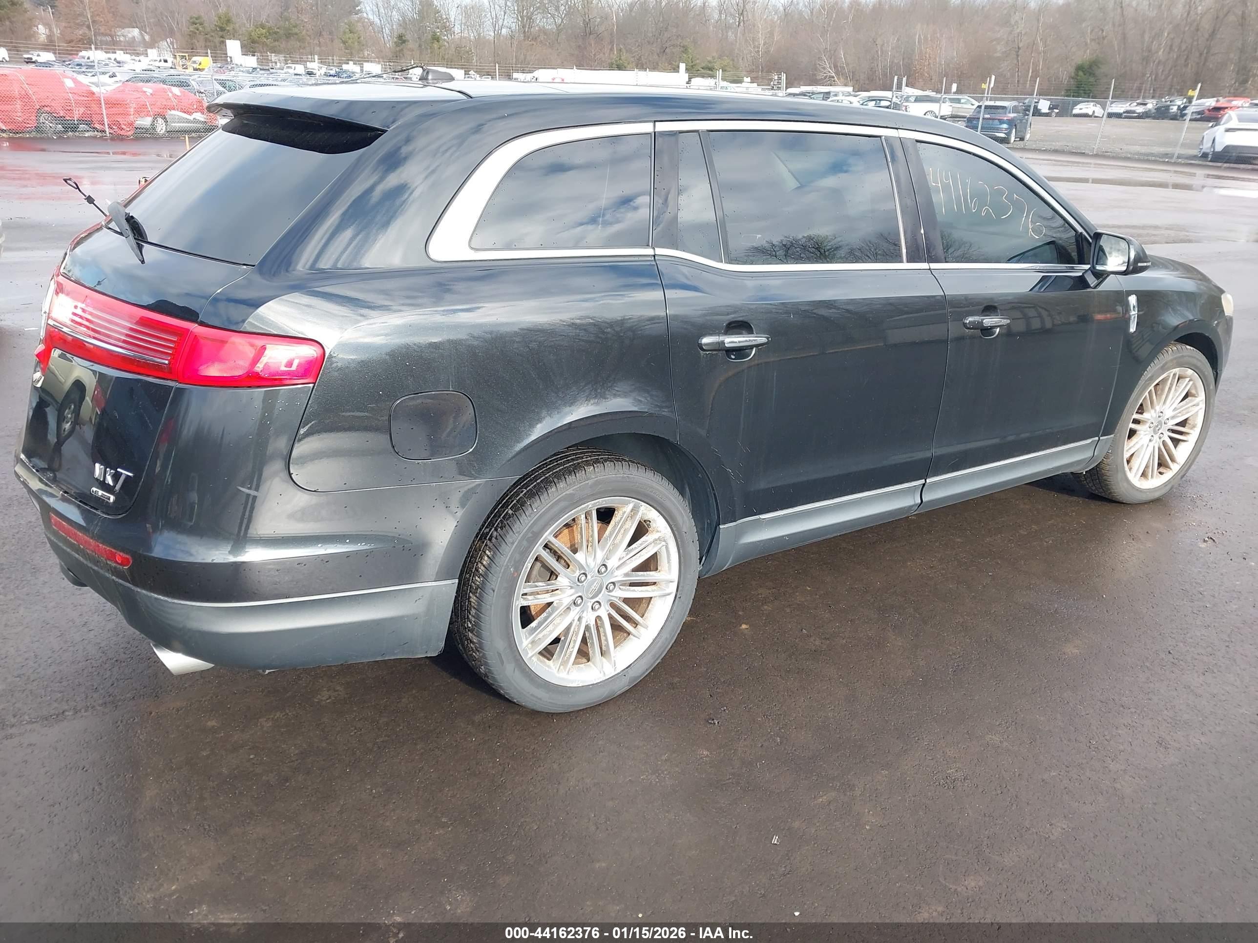 LINCOLN MKT image 4