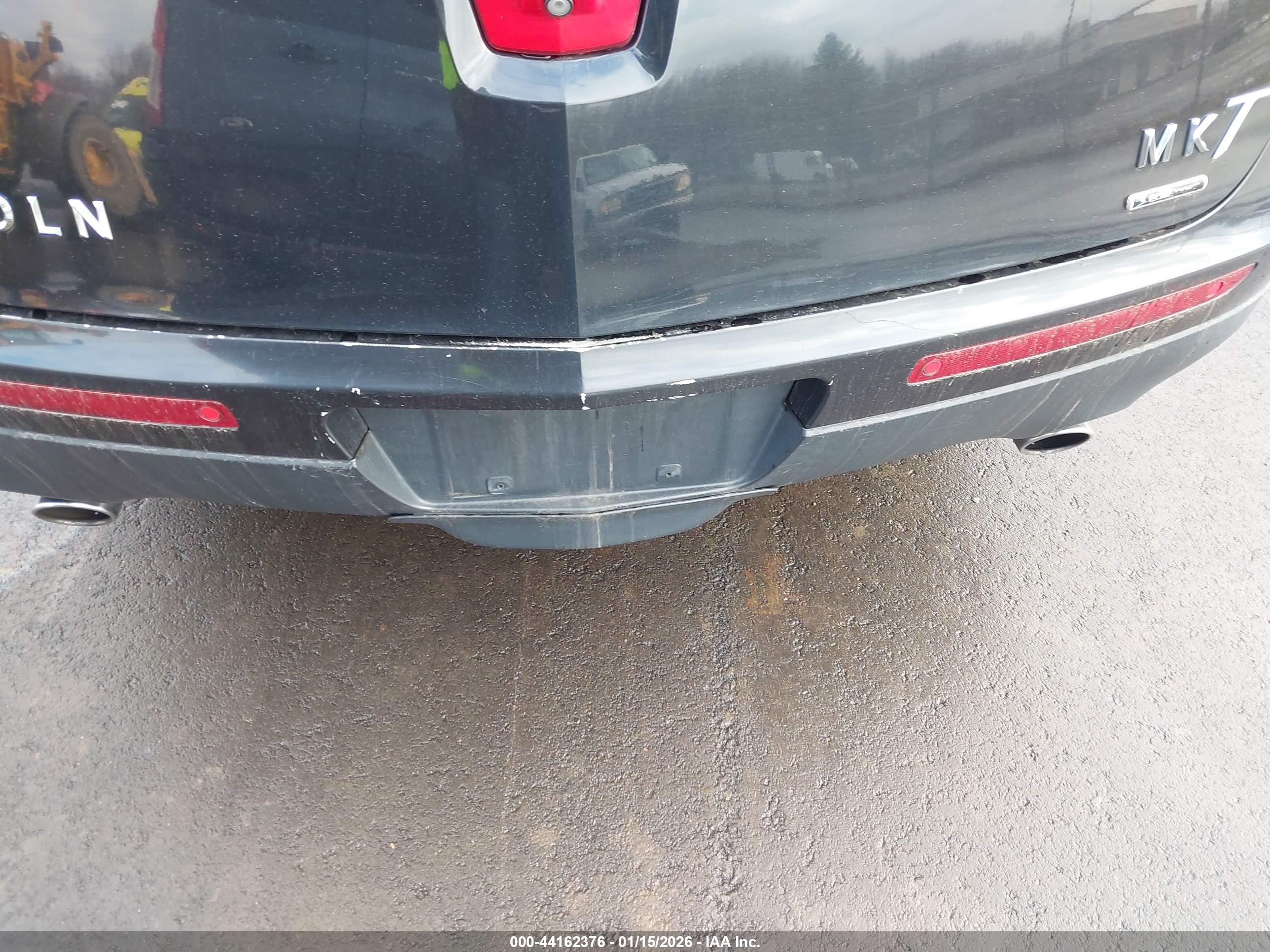 LINCOLN MKT image 6