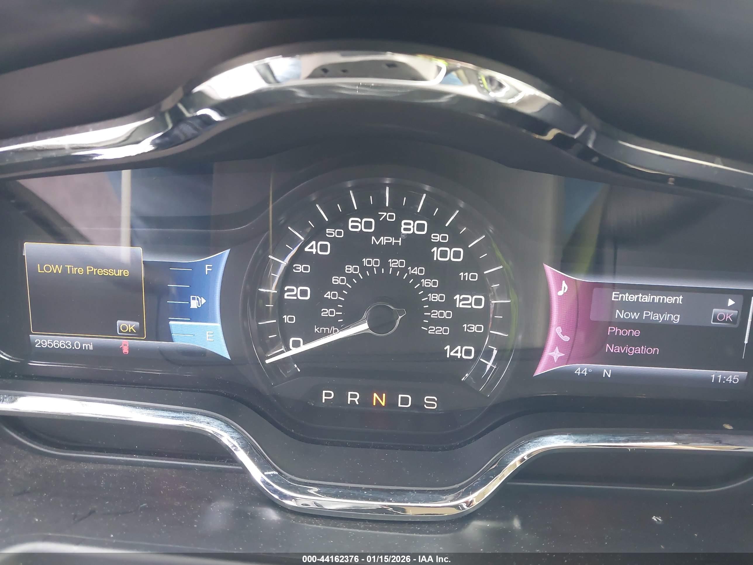 LINCOLN MKT image 7