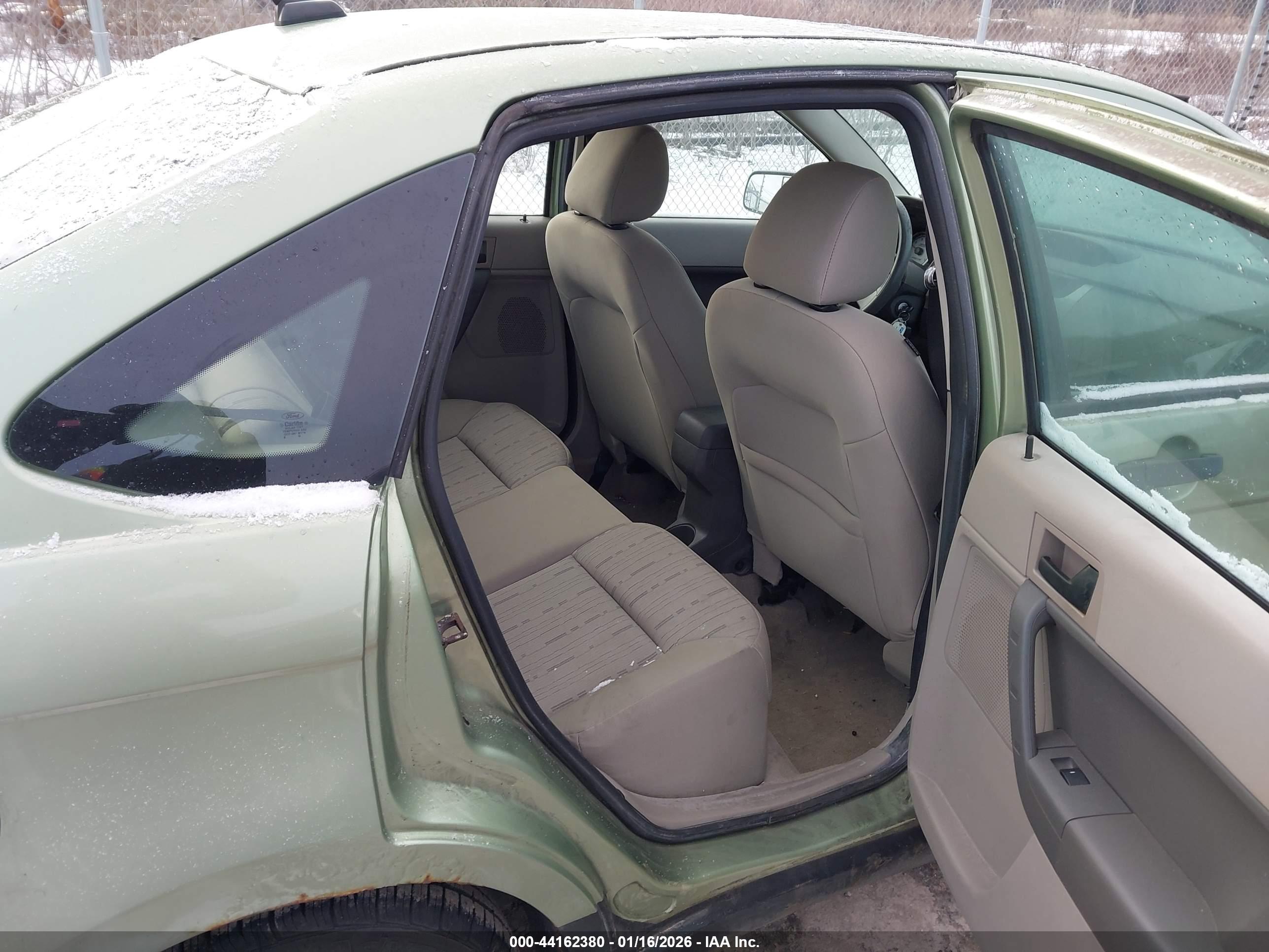 FORD FOCUS image 8