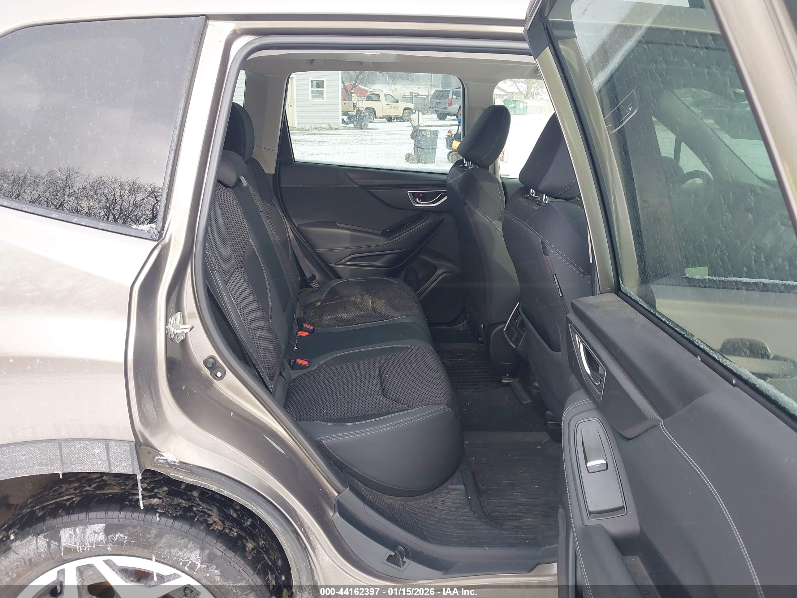 SUBARU FORESTER image 8