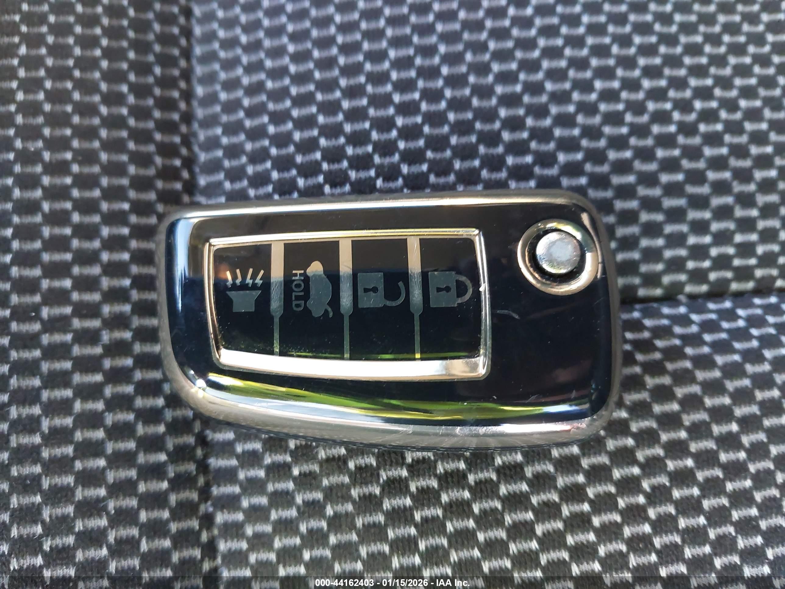 NISSAN VERSA image 11